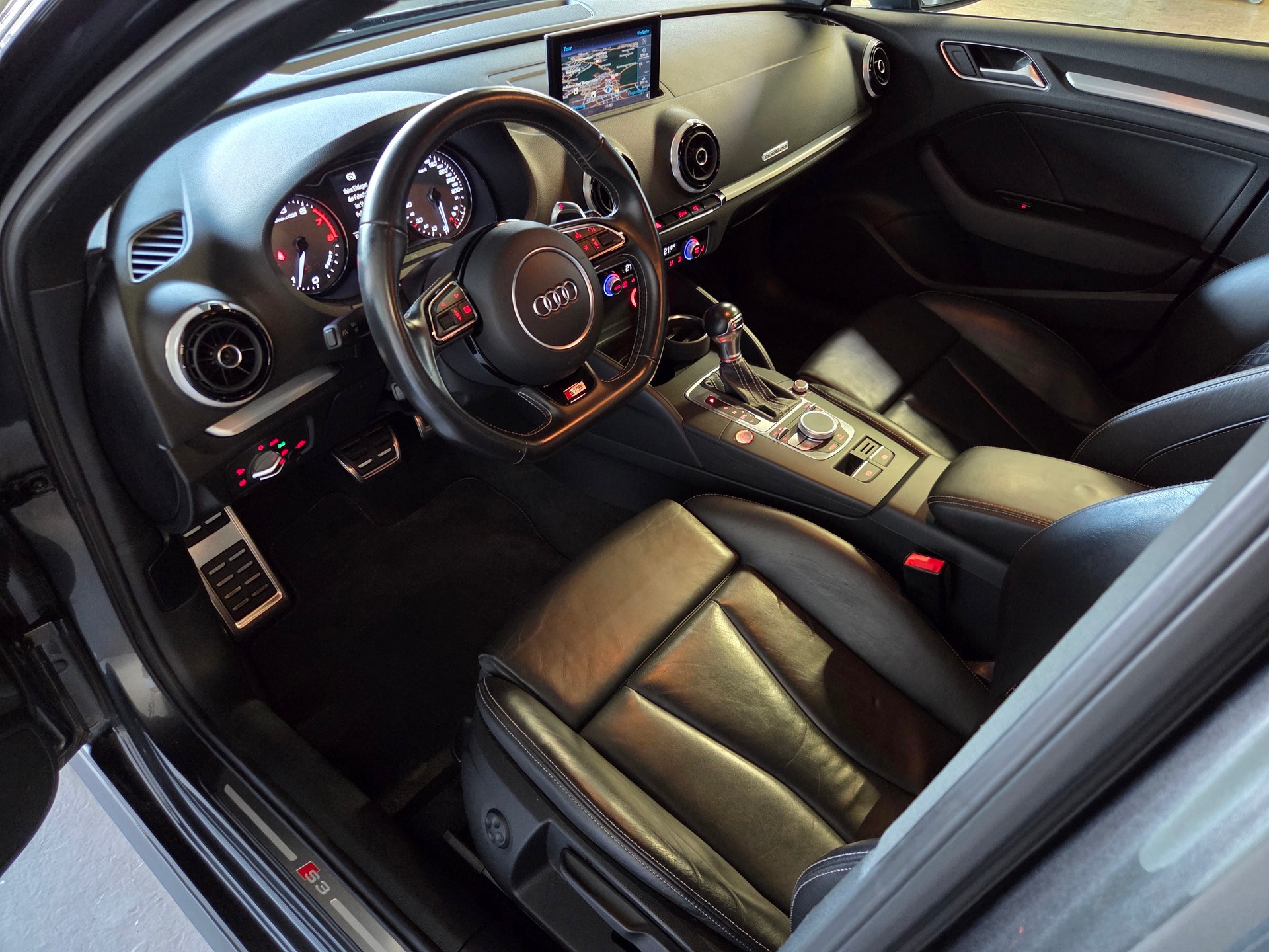 AUDI S3 Sportback 2.0 T FSI quattro S-Tronic-showroom-element-3