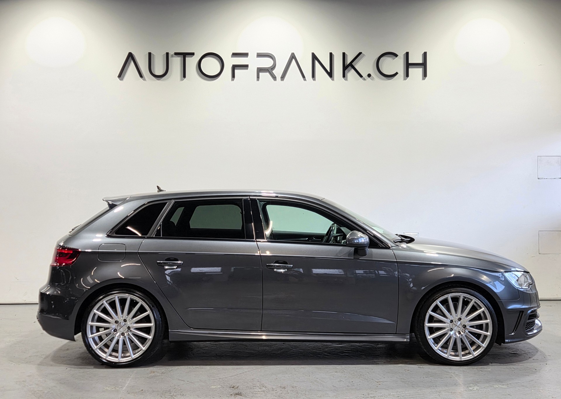 AUDI S3 Sportback 2.0 T FSI quattro S-Tronic-showroom-element-1