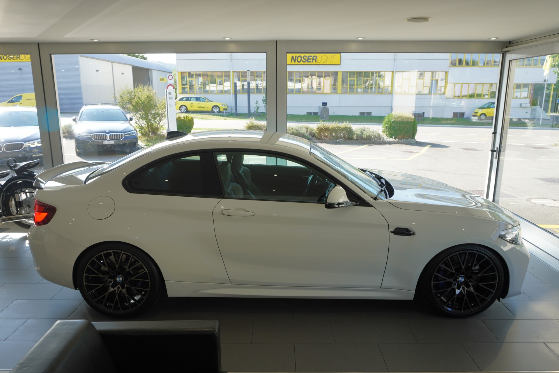 BMW M2 Competition Drivelogic-showroom-element-3