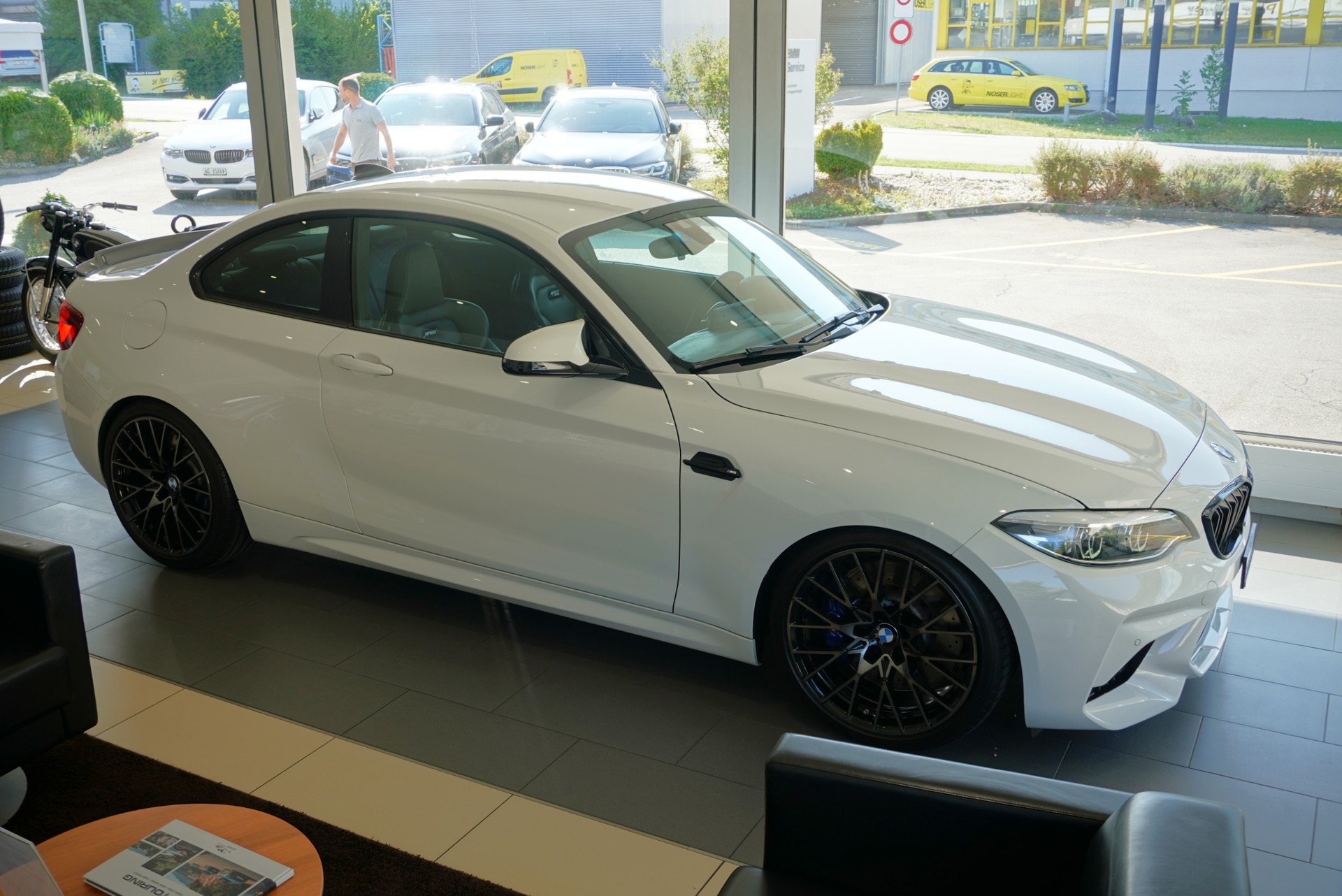 BMW M2 Competition Drivelogic-showroom-element-2