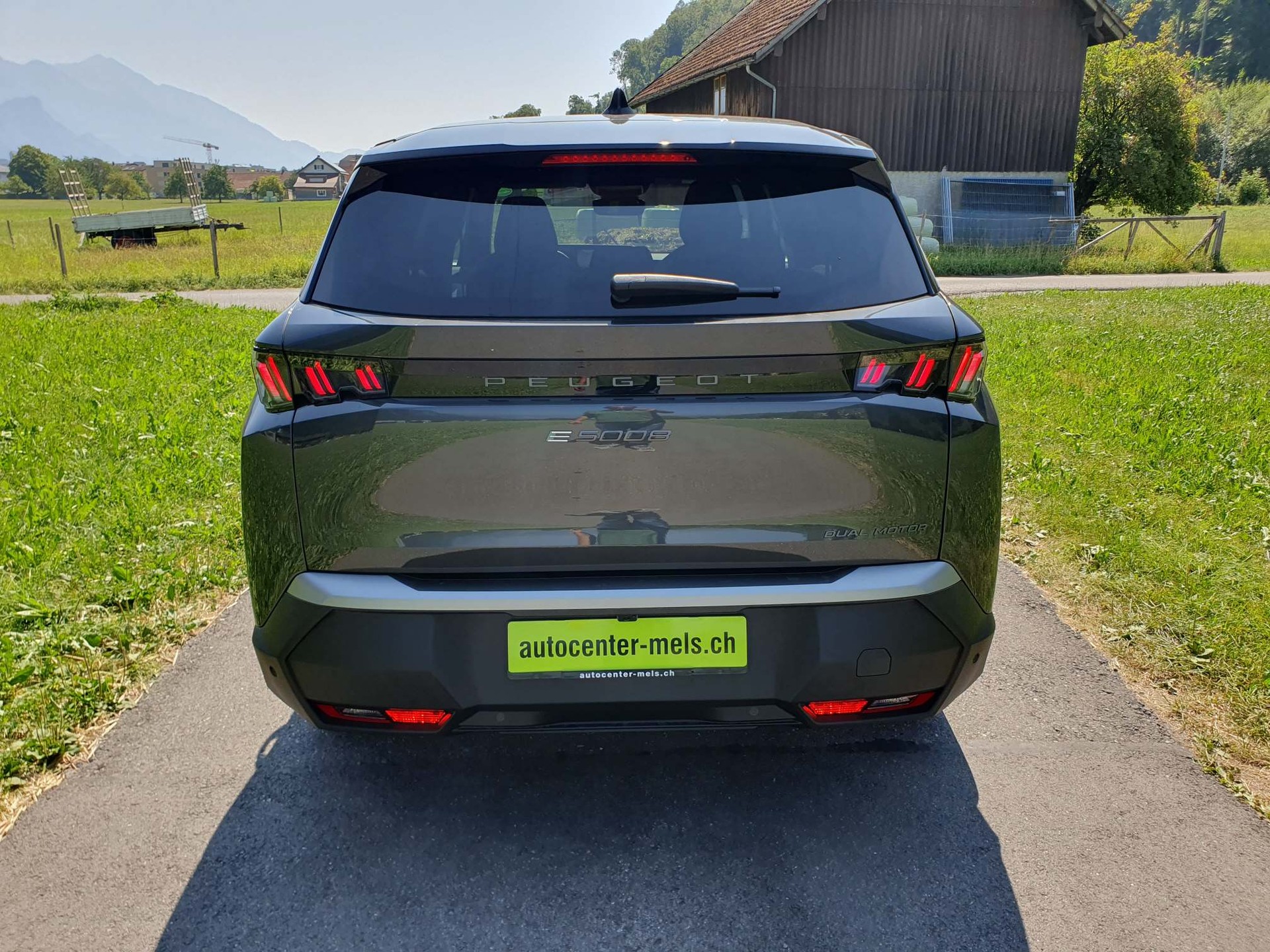 PEUGEOT 5008 e-Allure Premium 4x4-image-5