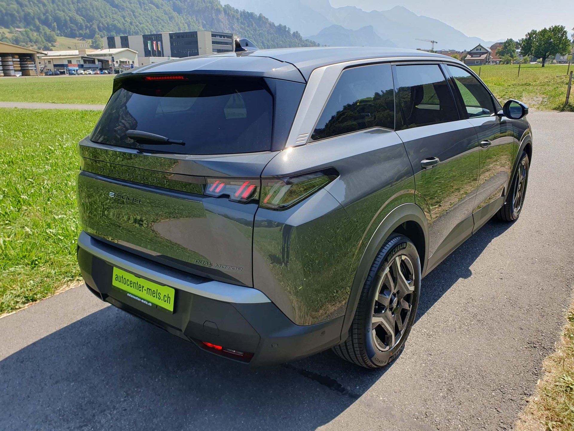 PEUGEOT 5008 e-Allure Premium 4x4-image-6