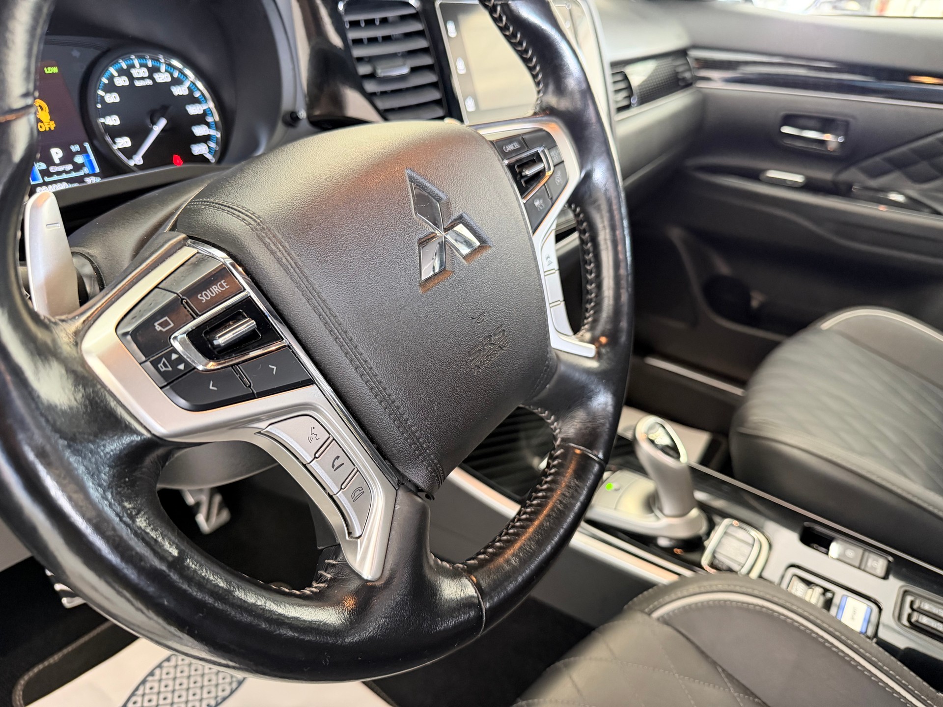 MITSUBISHI Outlander 2.4 PHEV Diamond S-Edition 4WD Automatic-image-11