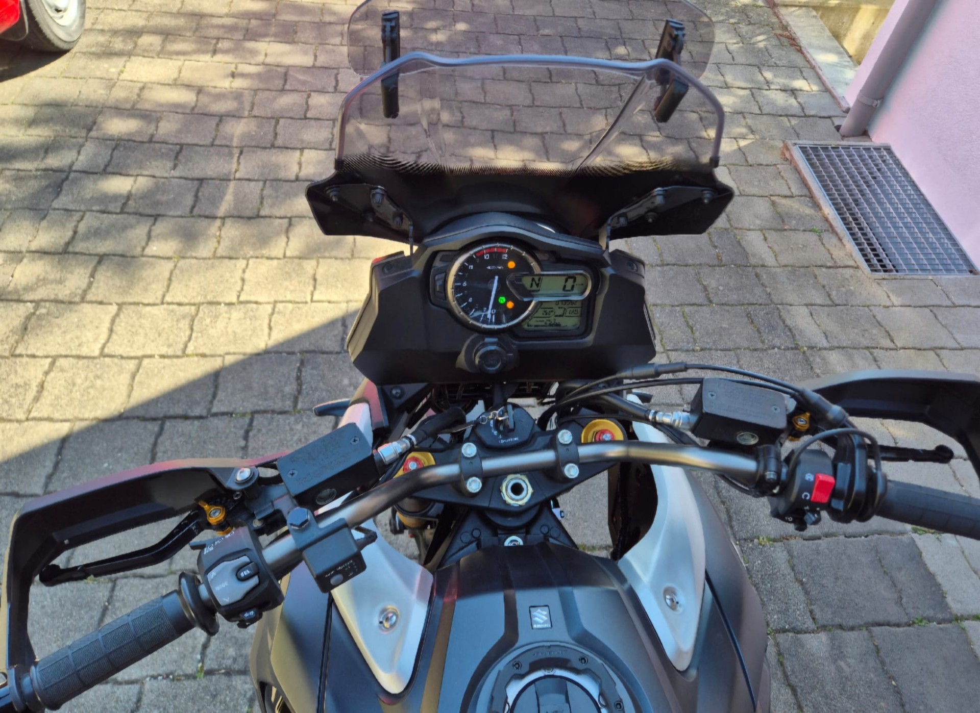 SUZUKI DL 1000 V-Strom Adventure L4-image-4