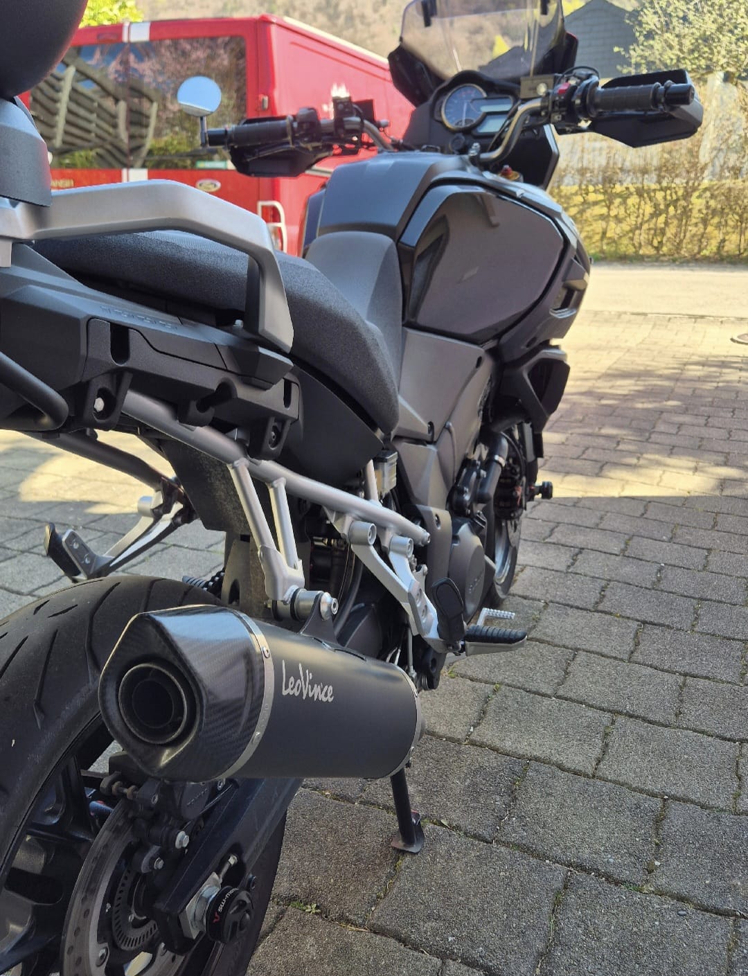 SUZUKI DL 1000 V-Strom Adventure L4-image-3
