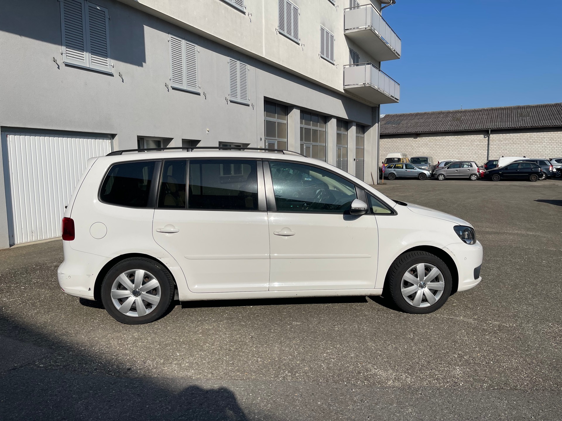 VW Touran 1.6 TDI BlueMotion Technology Trendline-image-5