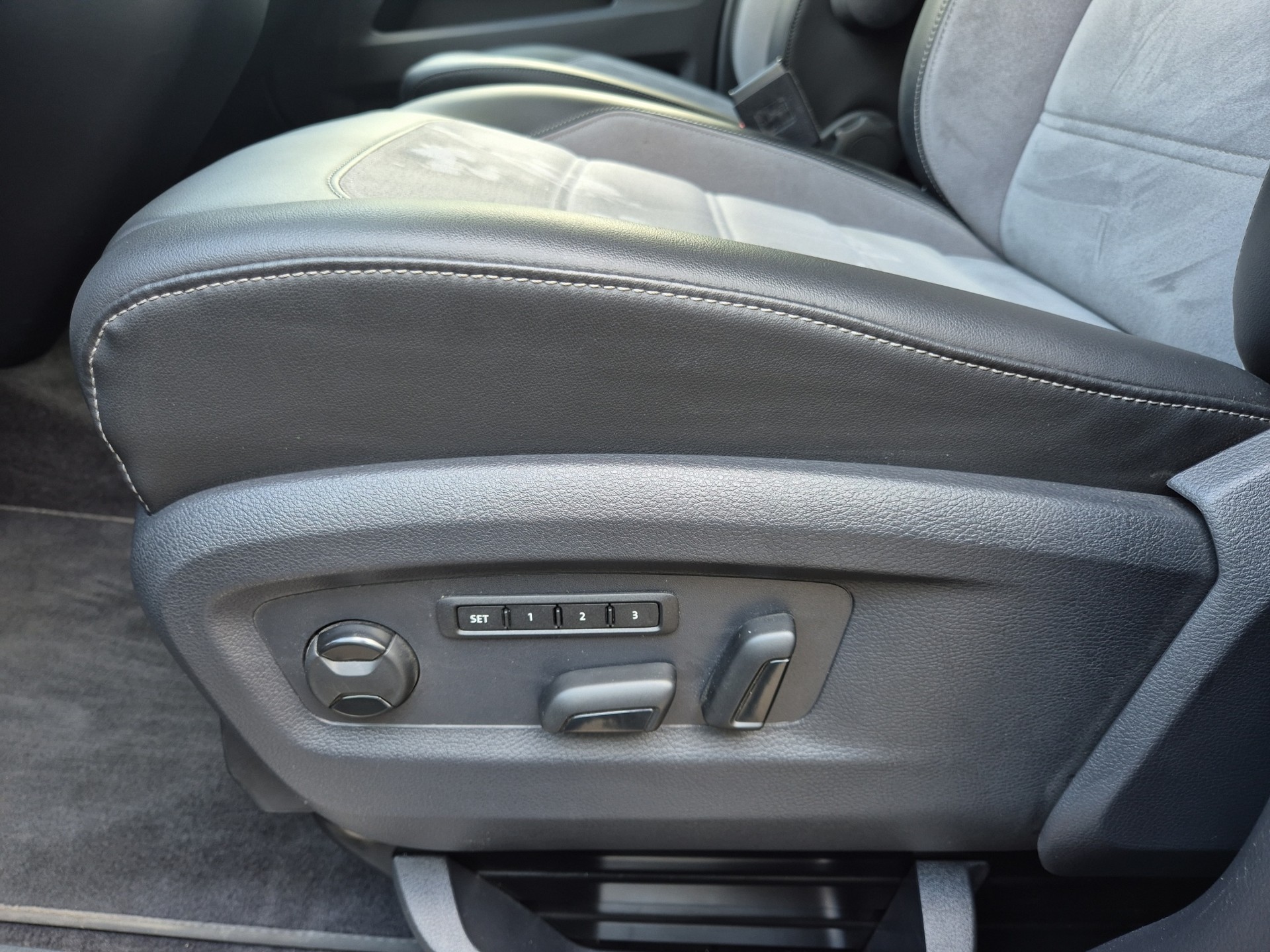 VW T6.1 Multivan 2.0 Bi-TDI Comfortline 4Motion DSG-image-9