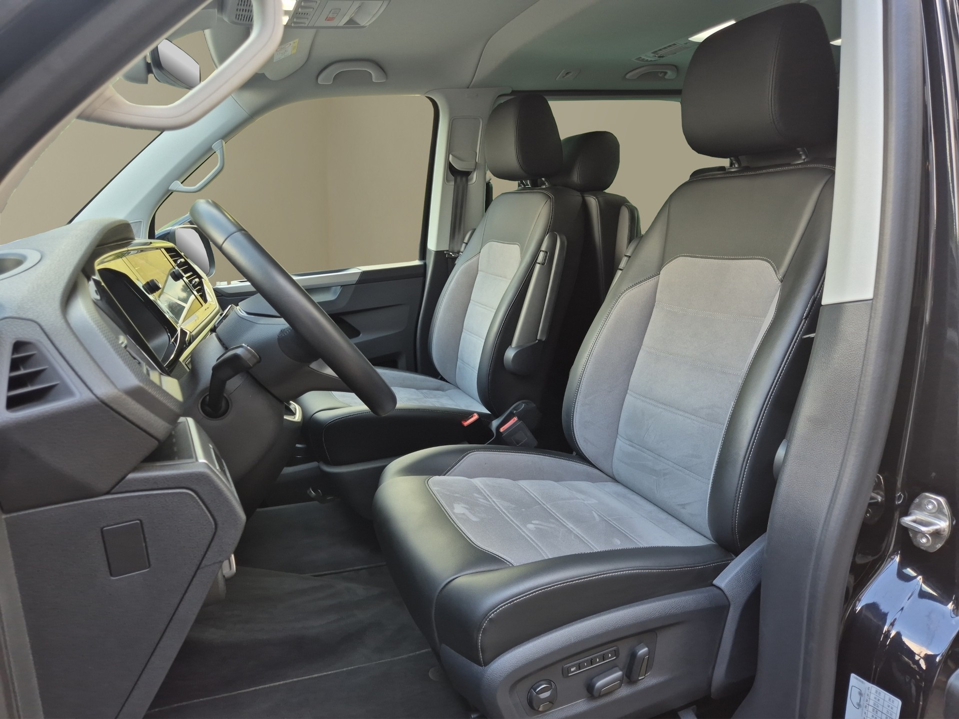 VW T6.1 Multivan 2.0 Bi-TDI Comfortline 4Motion DSG-image-8