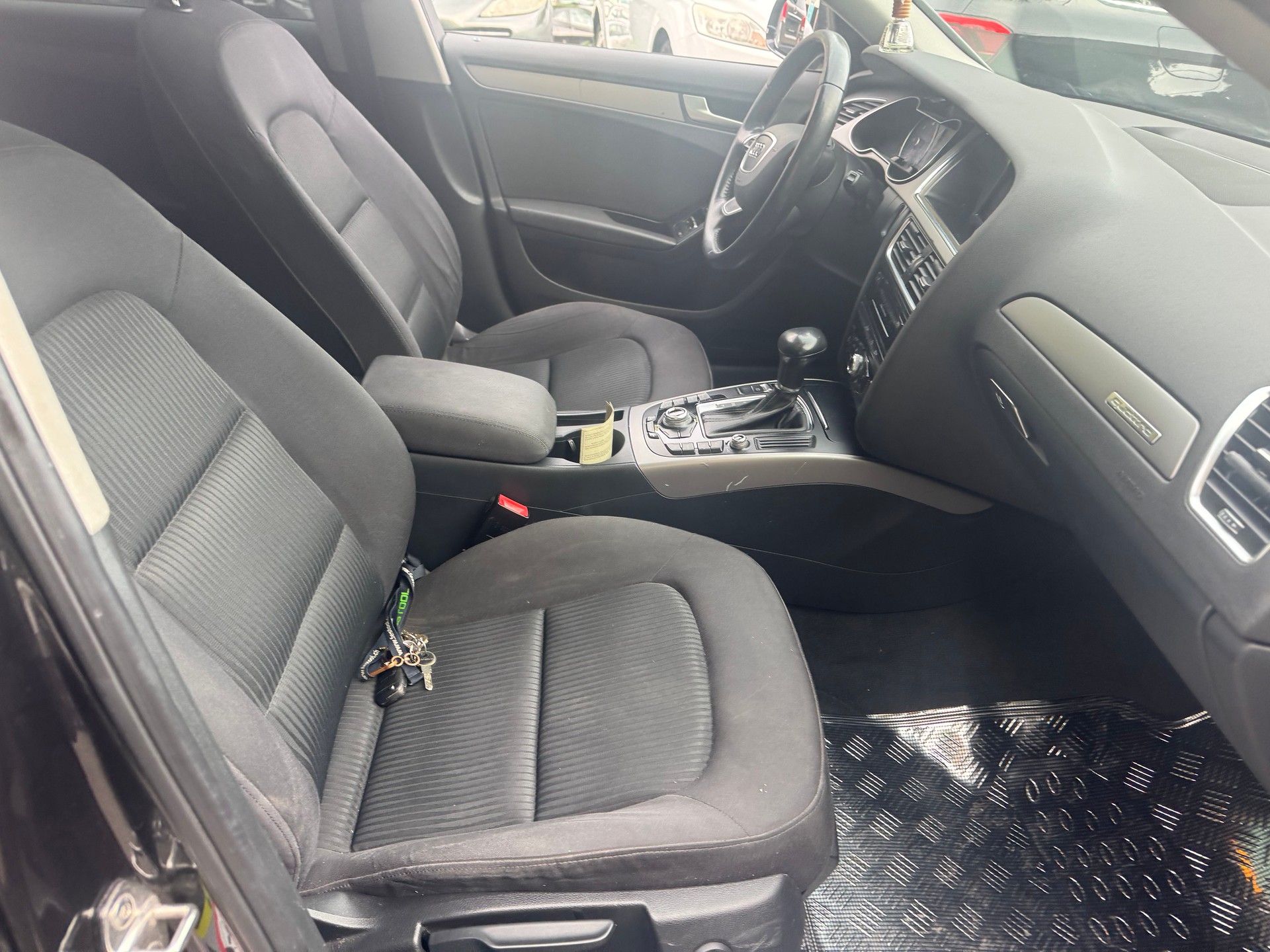 AUDI A4 Avant 2.0 TDI multitronic-image-6