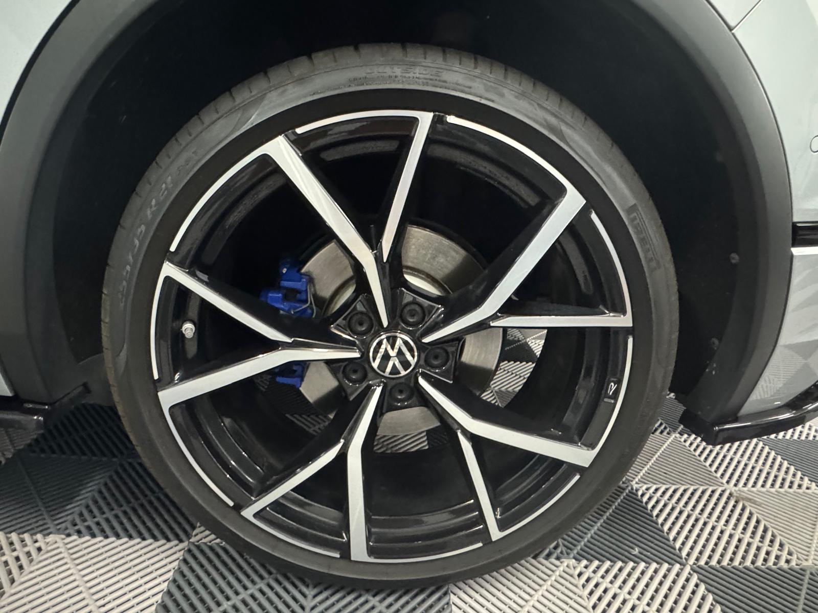 VW Tiguan 2.0TSI R 4Motion DSG-image-24