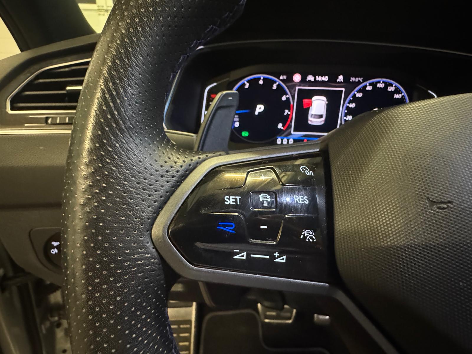 VW Tiguan 2.0TSI R 4Motion DSG-image-15