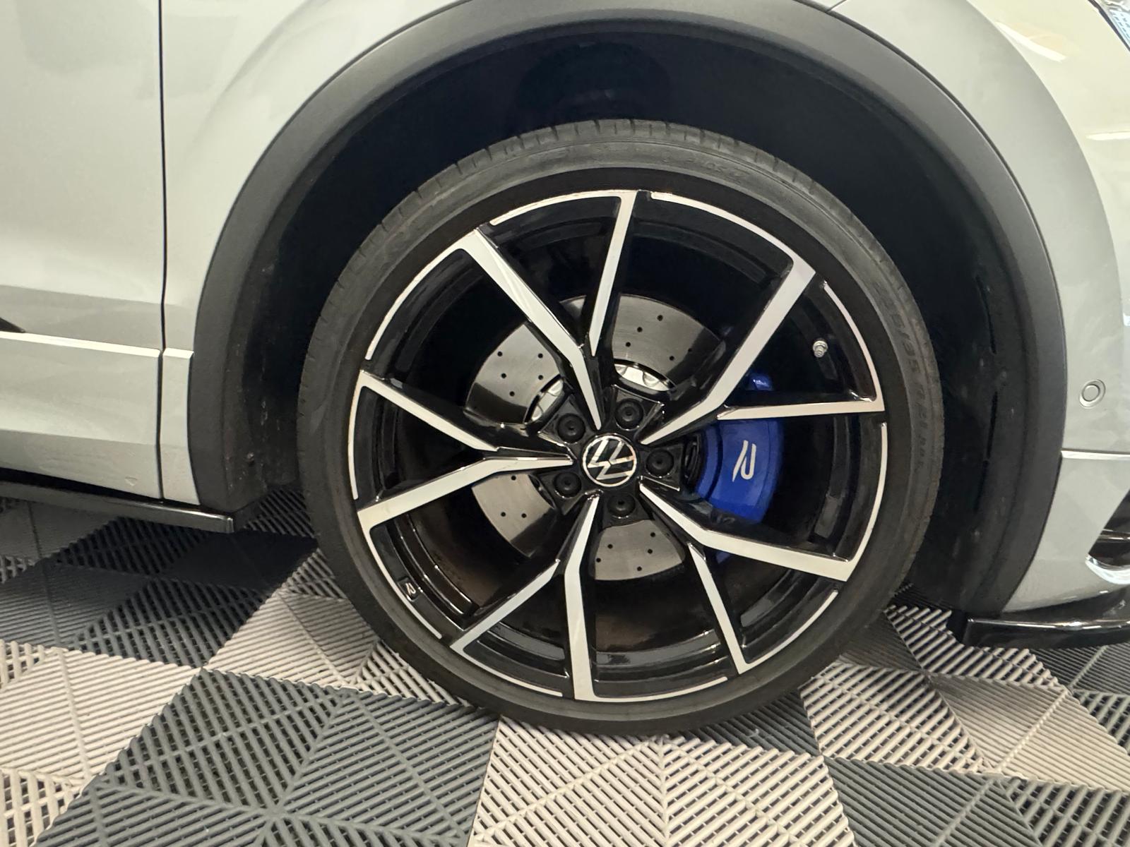 VW Tiguan 2.0TSI R 4Motion DSG-image-25
