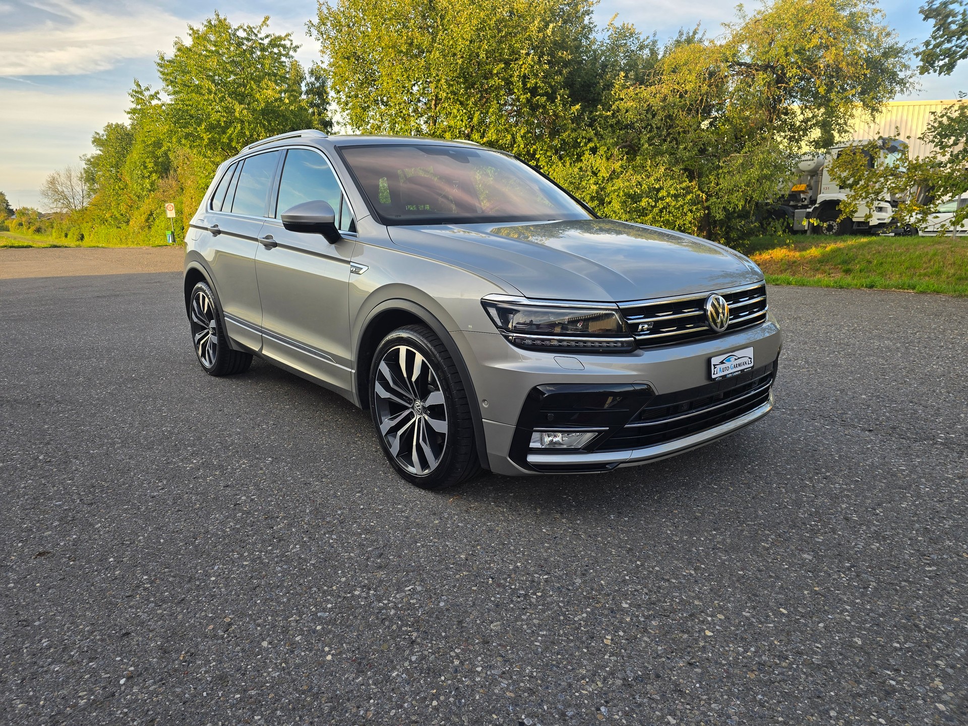VW Tiguan 2.0TSI R-Line Highline 4Motion DSG-showroom-element-1