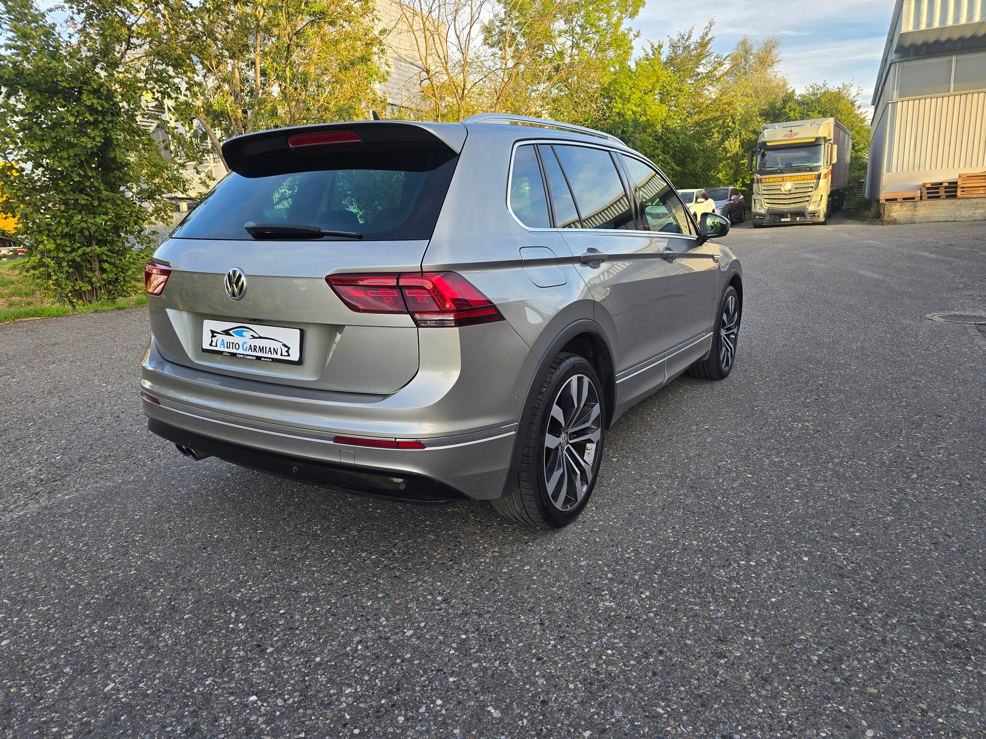 VW Tiguan 2.0TSI R-Line Highline 4Motion DSG-image-4