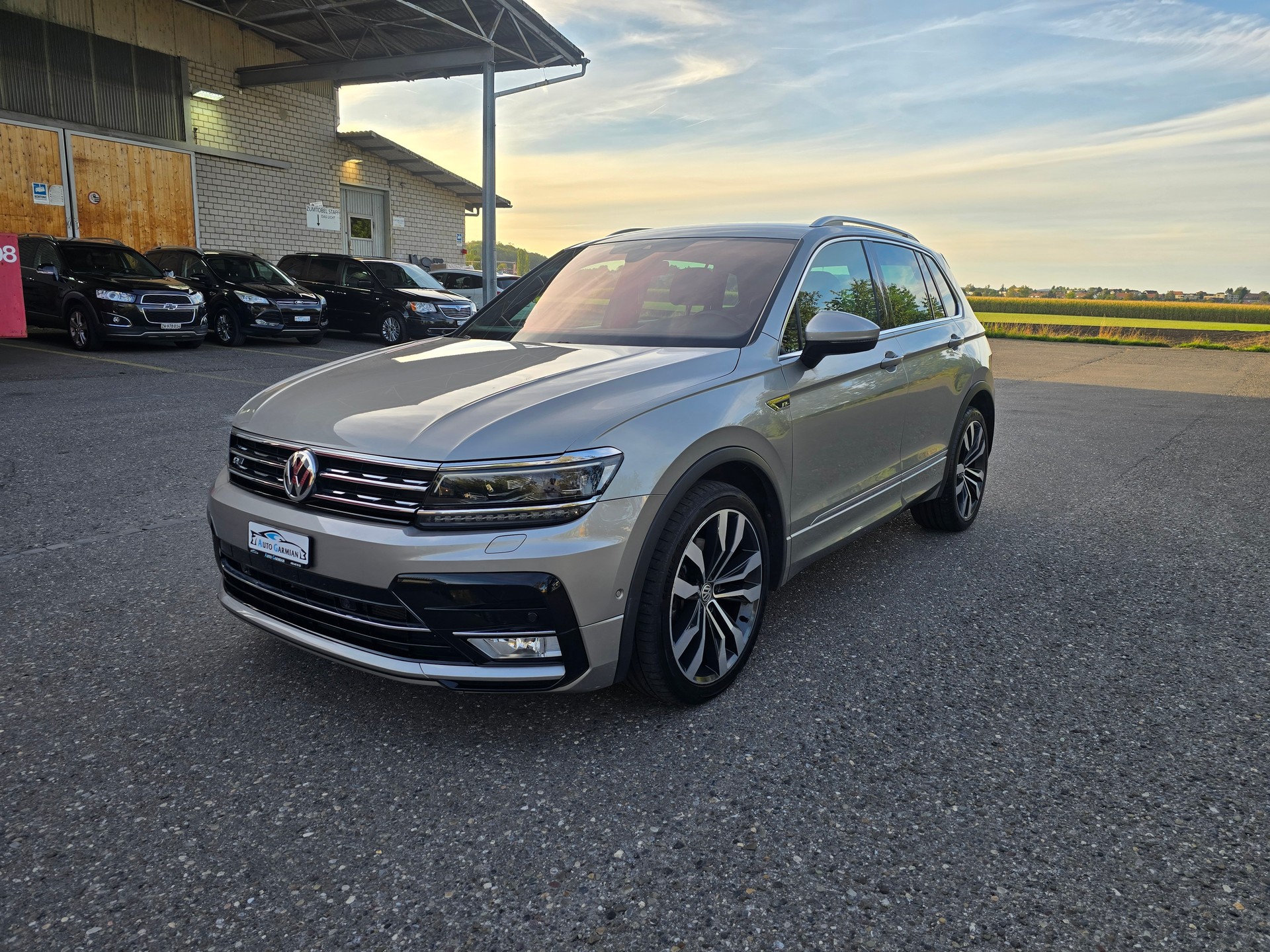 VW Tiguan 2.0TSI R-Line Highline 4Motion DSG-showroom-element-2