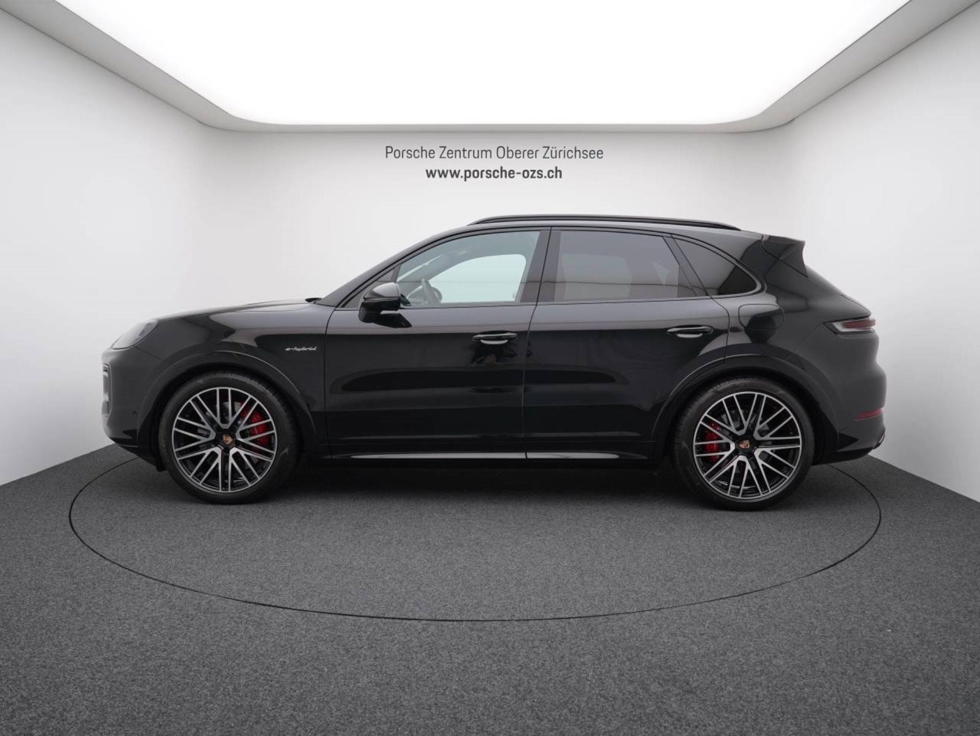 PORSCHE Cayenne S E-Hybrid Black Edition-showroom-element-1