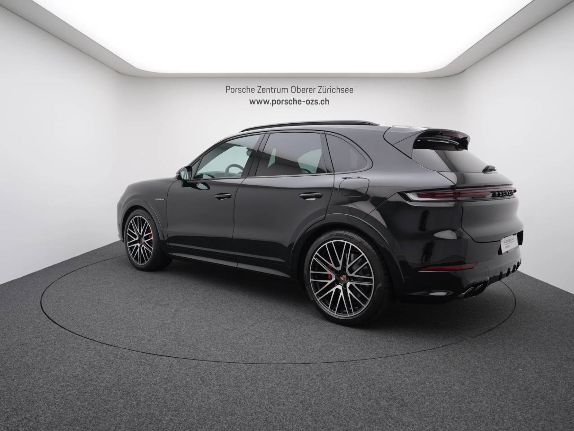 PORSCHE Cayenne S E-Hybrid Black Edition-showroom-element-2