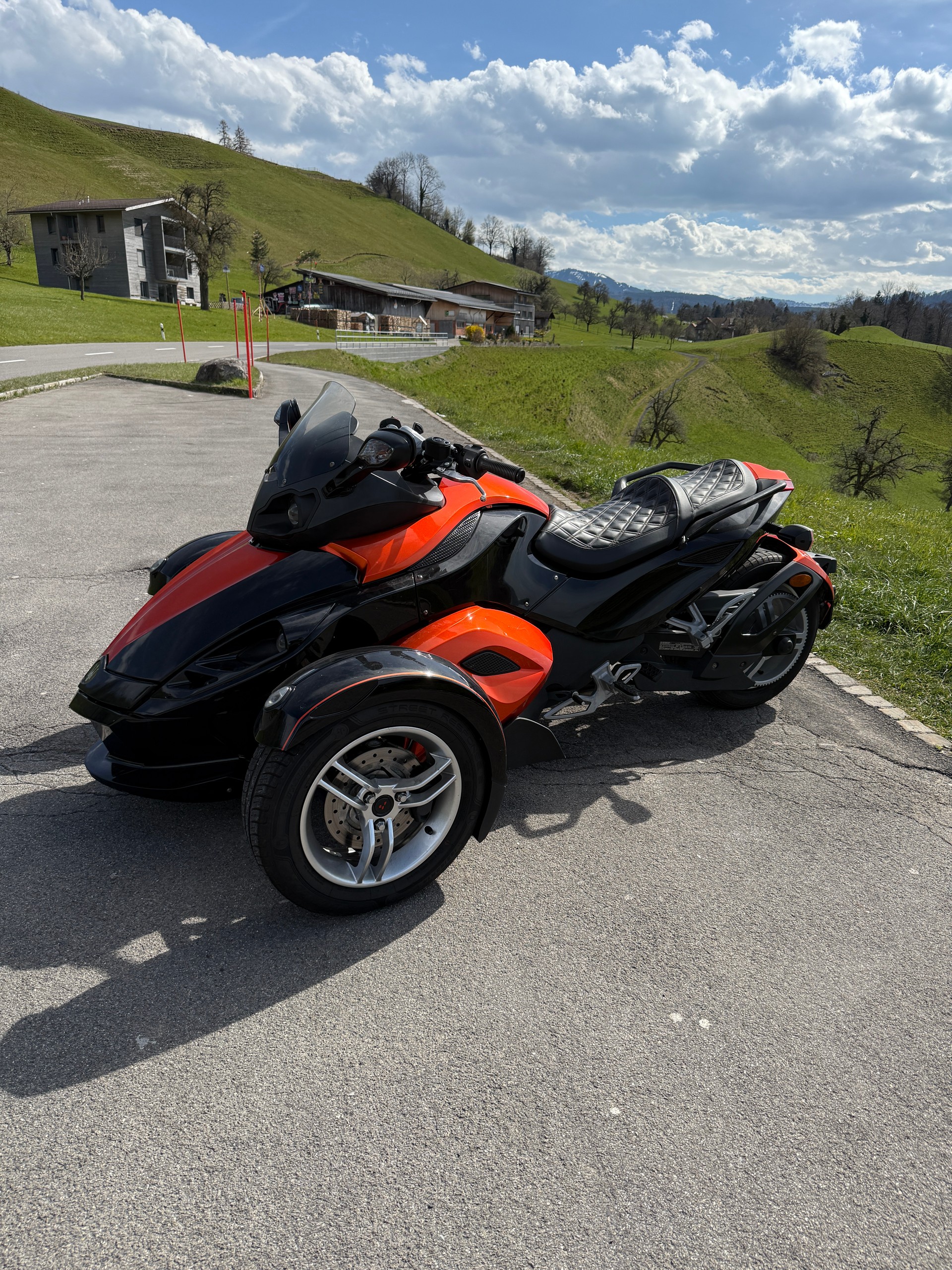 CAN-AM Spyder-image-1