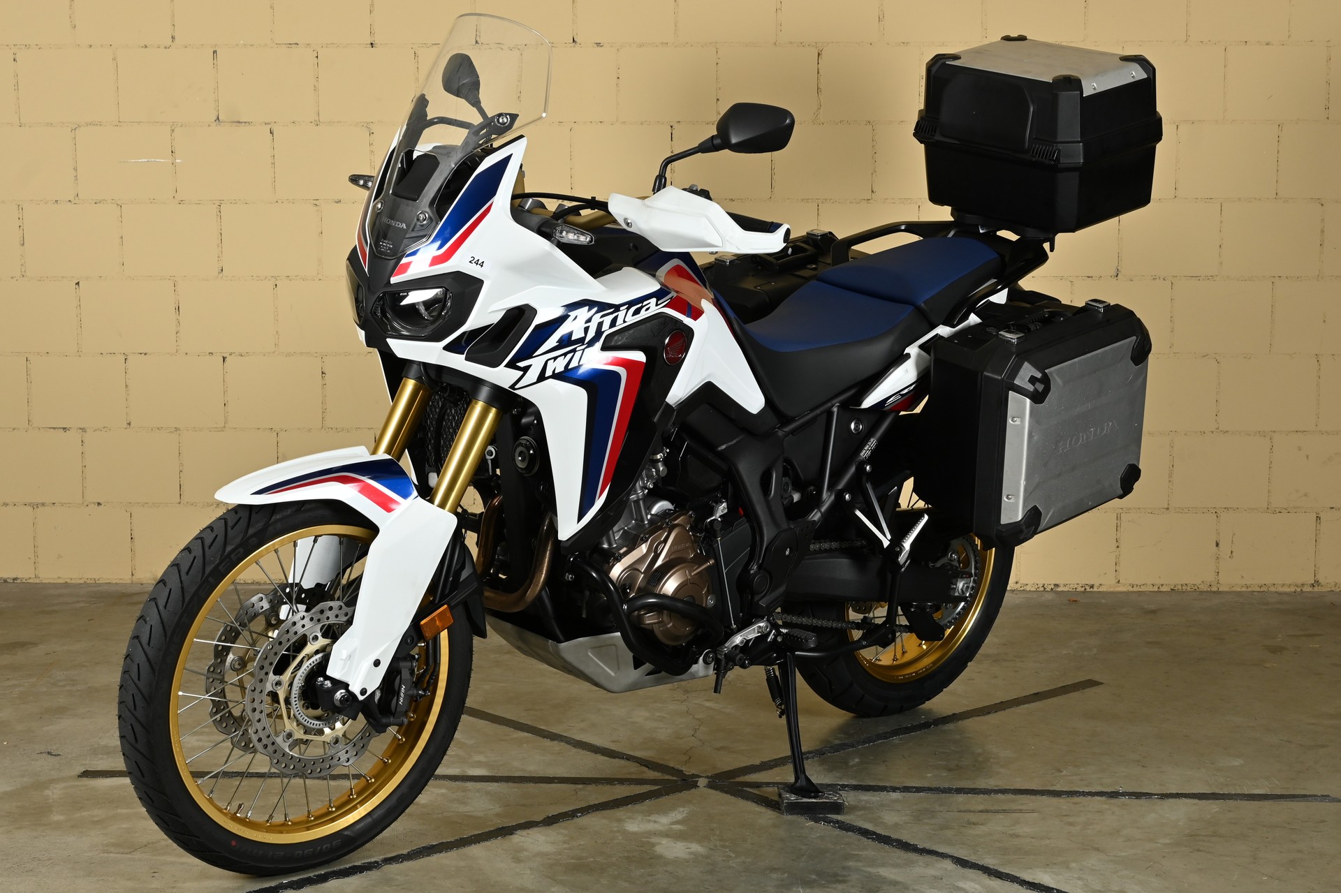HONDA CRF 1000A Africa Twin-image-3