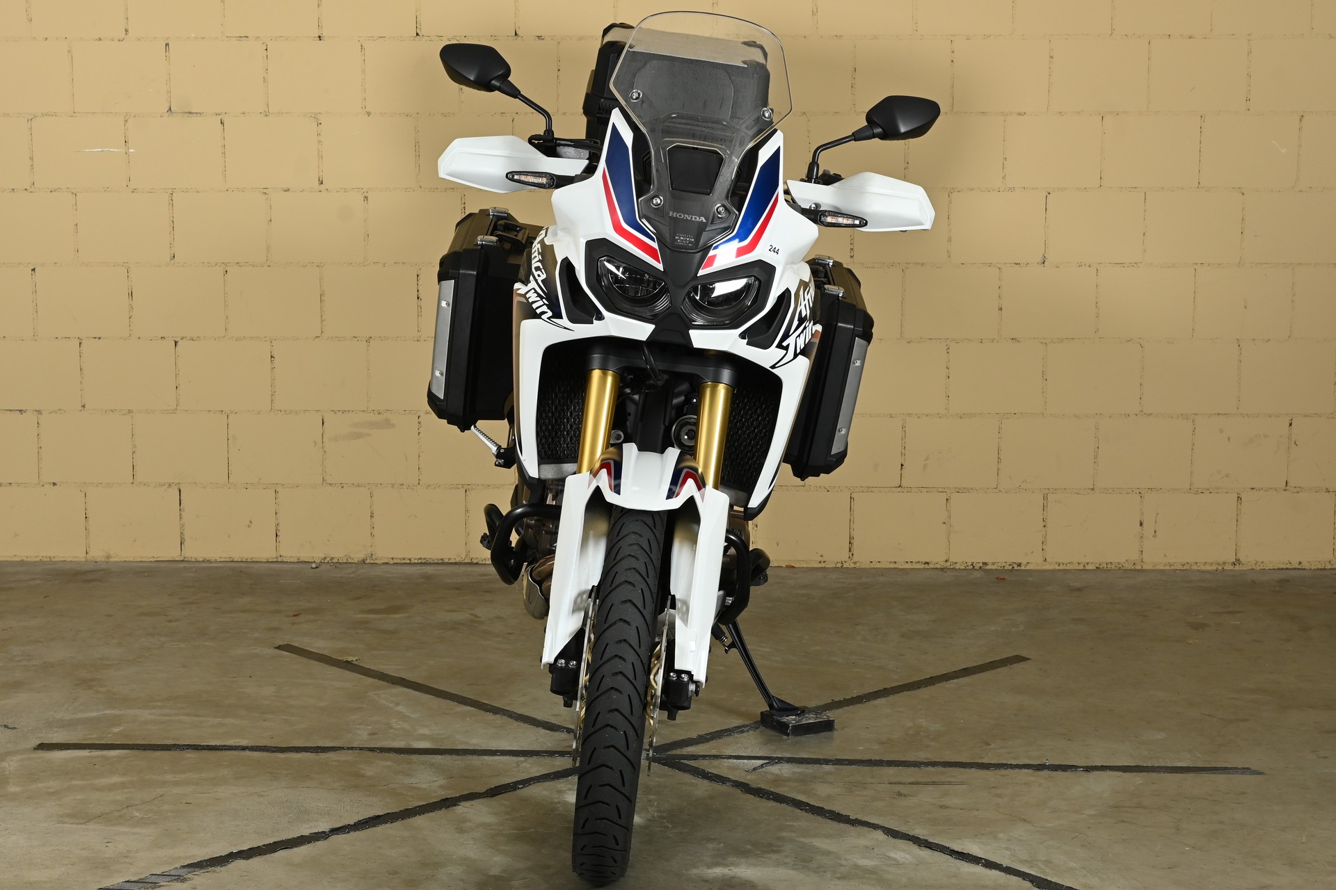 HONDA CRF 1000A Africa Twin-image-10