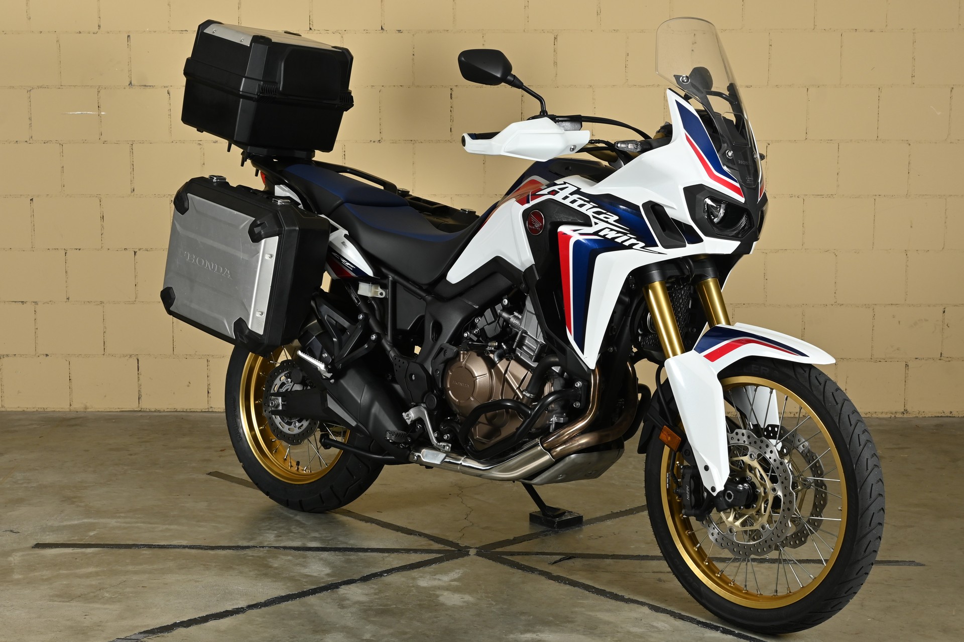 HONDA CRF 1000A Africa Twin-image-1