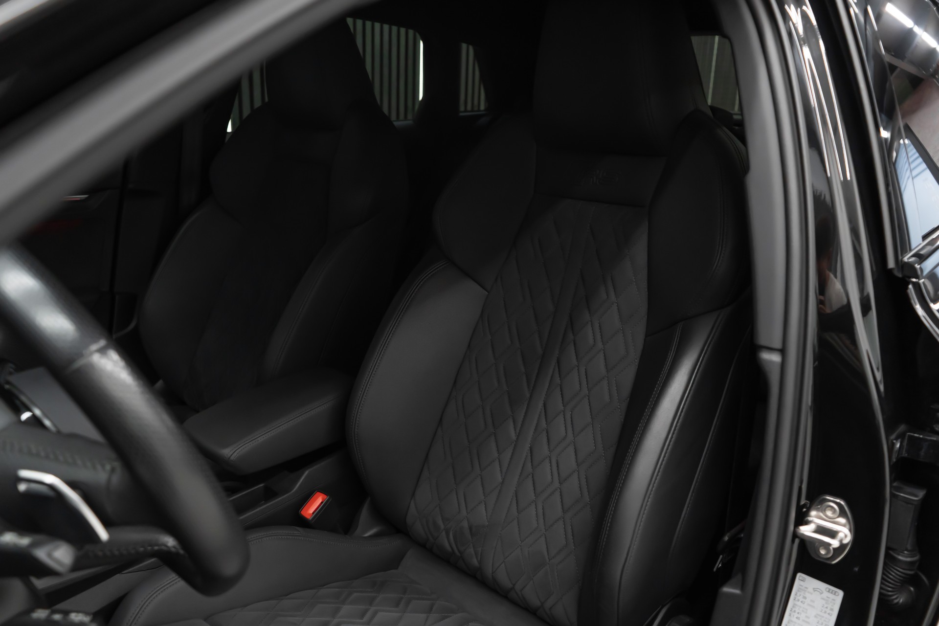 AUDI RS3 Sportback 2.5 TSI quattro S-tronic / RS POWER / SOUND & PERFORMANCE / LOW LOOK / FRISCH AB MFK-image-18
