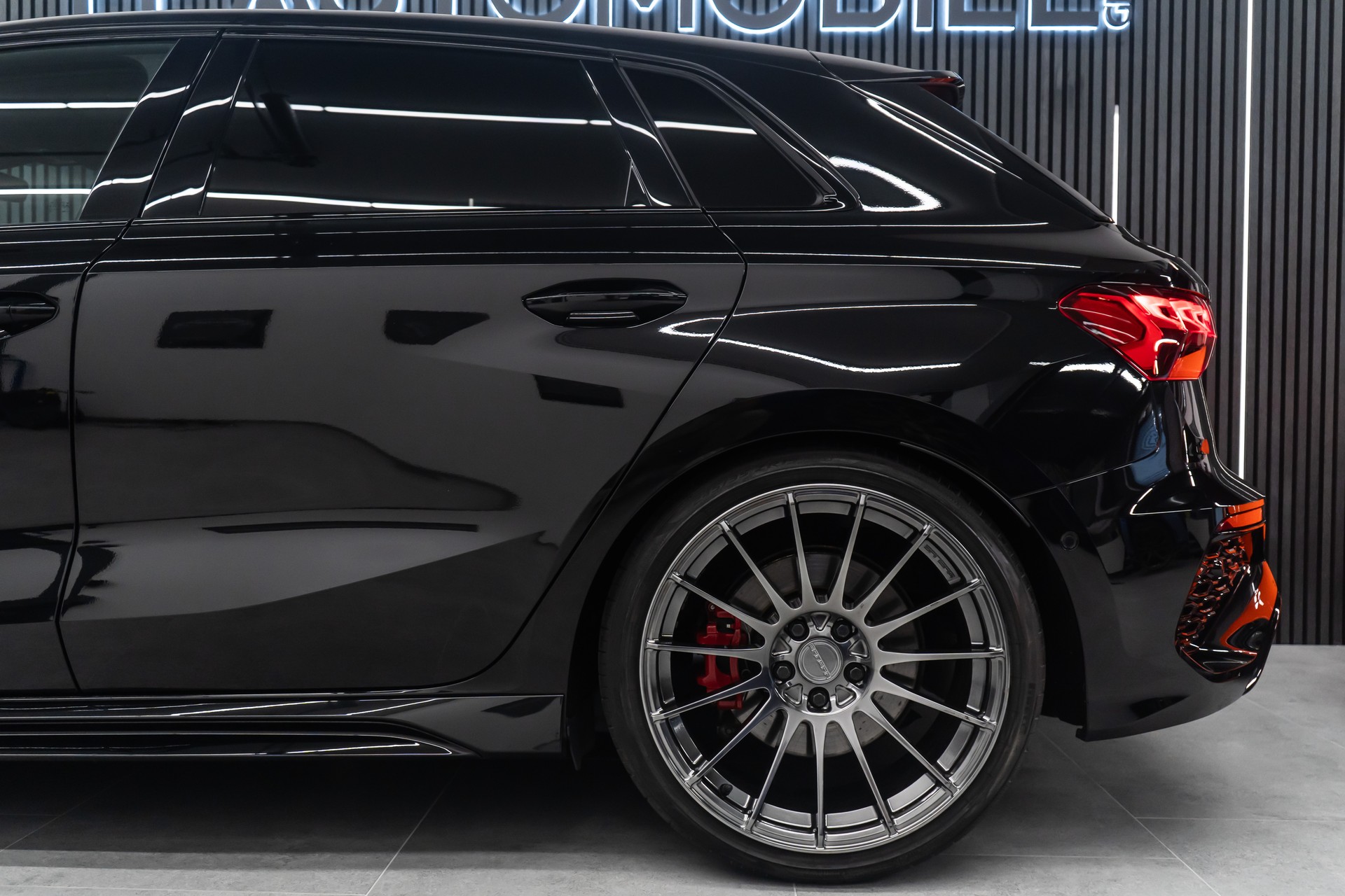 AUDI RS3 Sportback 2.5 TSI quattro S-tronic / RS POWER / SOUND & PERFORMANCE / LOW LOOK / FRISCH AB MFK-image-9