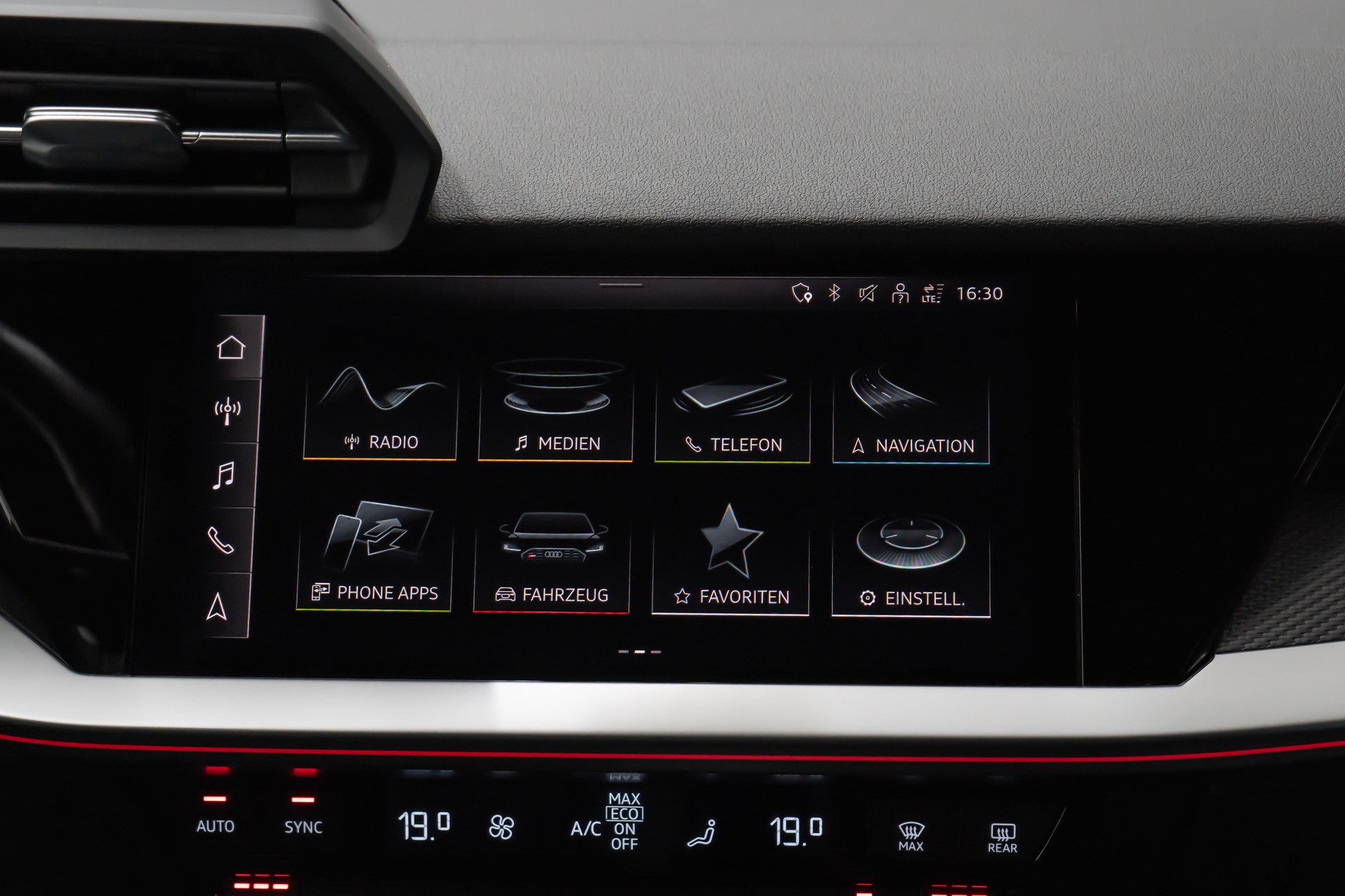 AUDI RS3 Sportback 2.5 TSI quattro S-tronic / RS POWER / SOUND & PERFORMANCE / LOW LOOK / FRISCH AB MFK-image-22