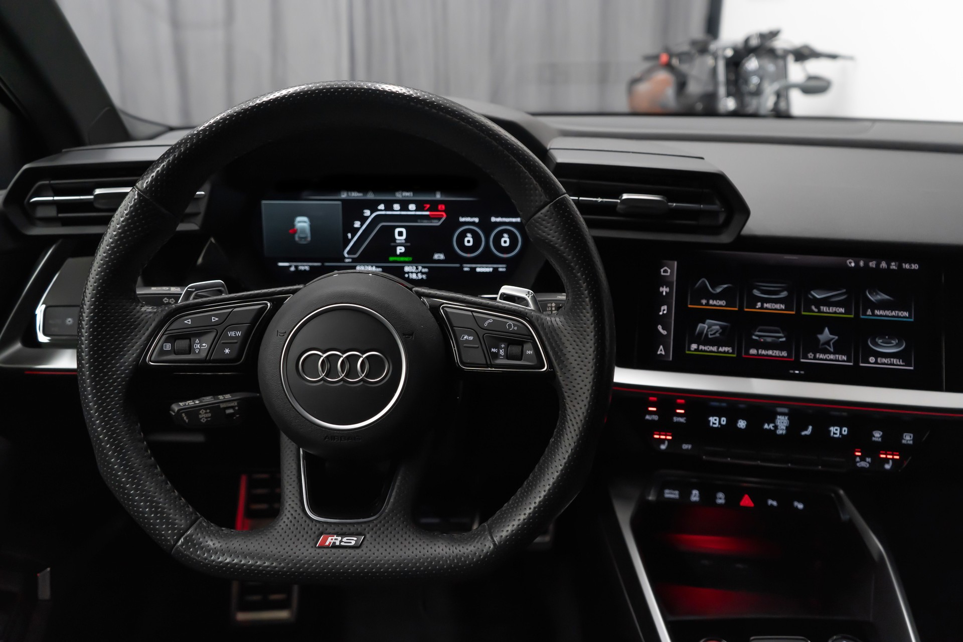 AUDI RS3 Sportback 2.5 TSI quattro S-tronic / RS POWER / SOUND & PERFORMANCE / LOW LOOK / FRISCH AB MFK-image-19