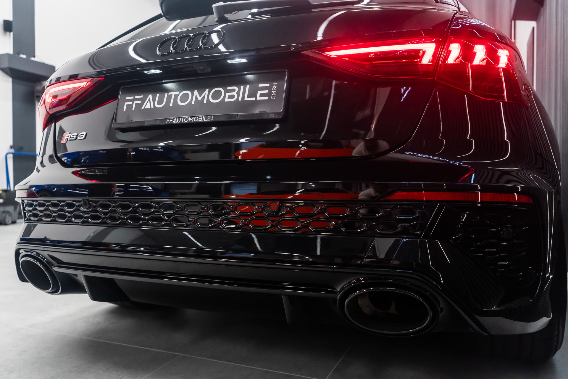 AUDI RS3 Sportback 2.5 TSI quattro S-tronic / RS POWER / SOUND & PERFORMANCE / LOW LOOK / FRISCH AB MFK-image-14