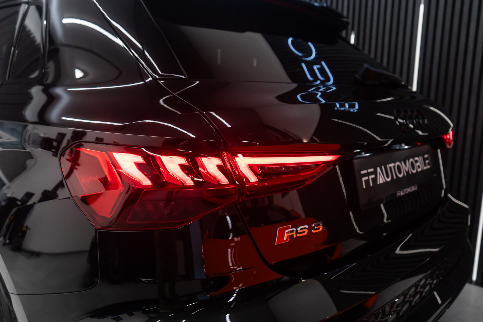 AUDI RS3 Sportback 2.5 TSI quattro S-tronic / RS POWER / SOUND & PERFORMANCE / LOW LOOK / FRISCH AB MFK-image-11