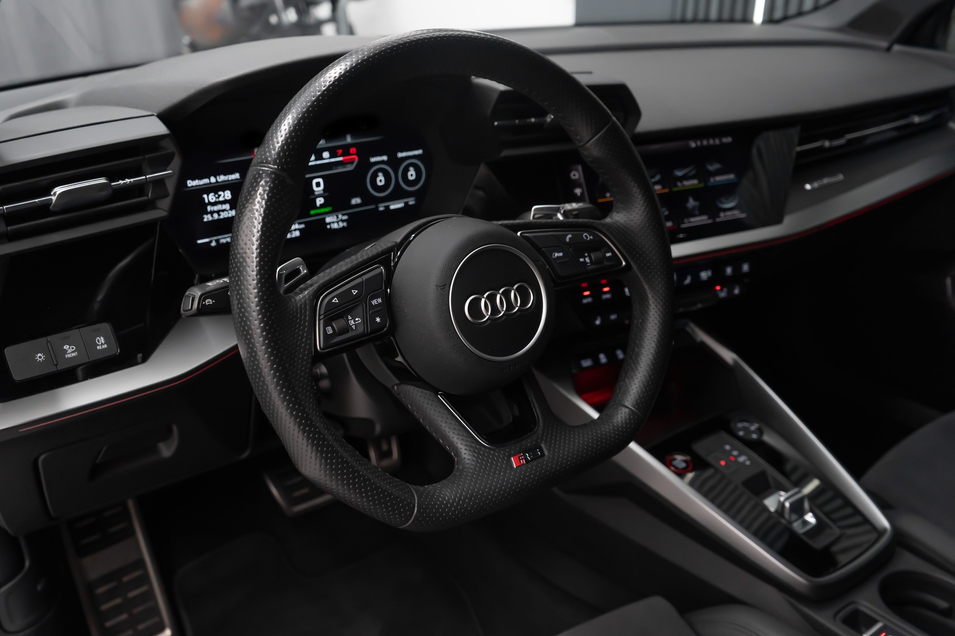 AUDI RS3 Sportback 2.5 TSI quattro S-tronic / RS POWER / SOUND & PERFORMANCE / LOW LOOK / FRISCH AB MFK-image-20