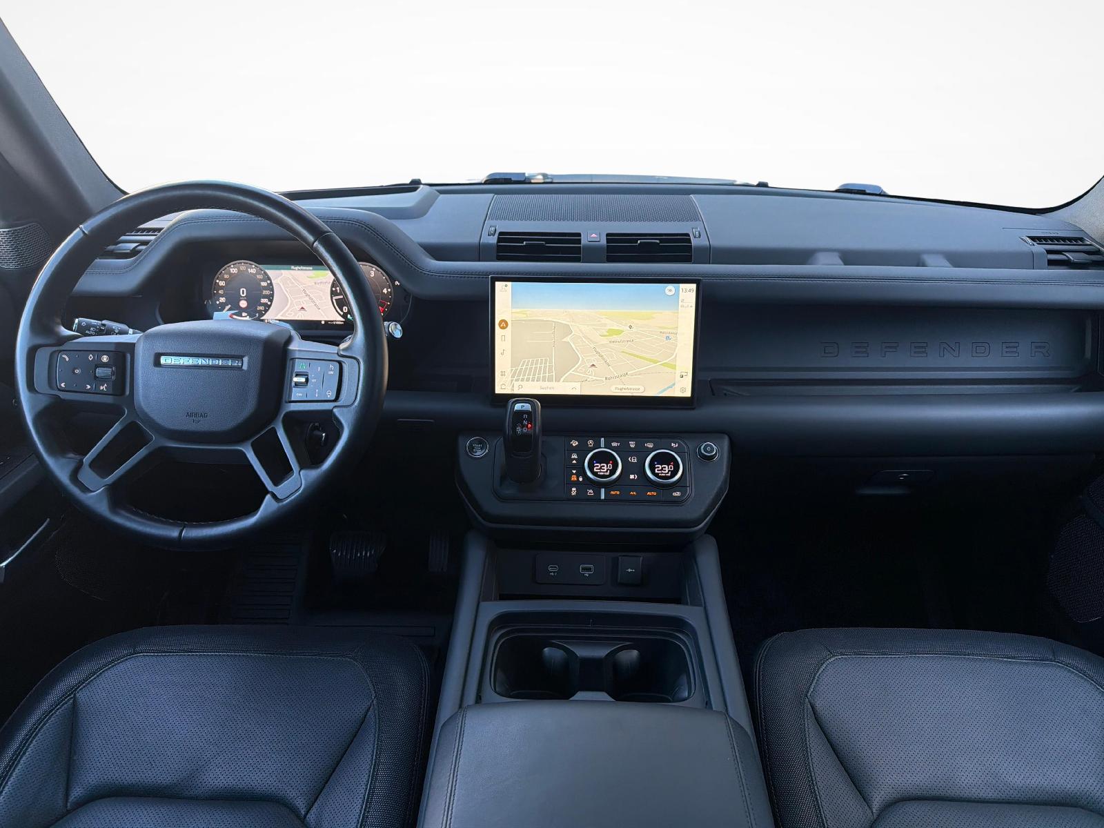 LAND ROVER Defender 110 3.0 D I6 300 X-Dynamic HSE-image-12