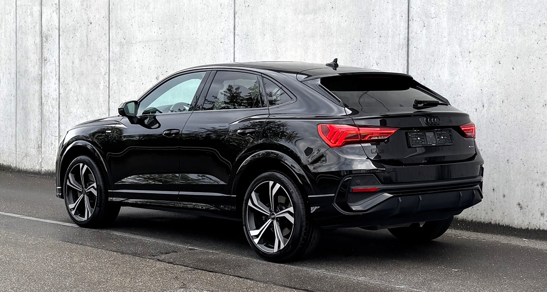 AUDI Q3 Sportback 40 TDI S line quattro Attraction S-tronic CH FZ | Gratis Service & Service gepflegt | 1 Hand FZ-image-4
