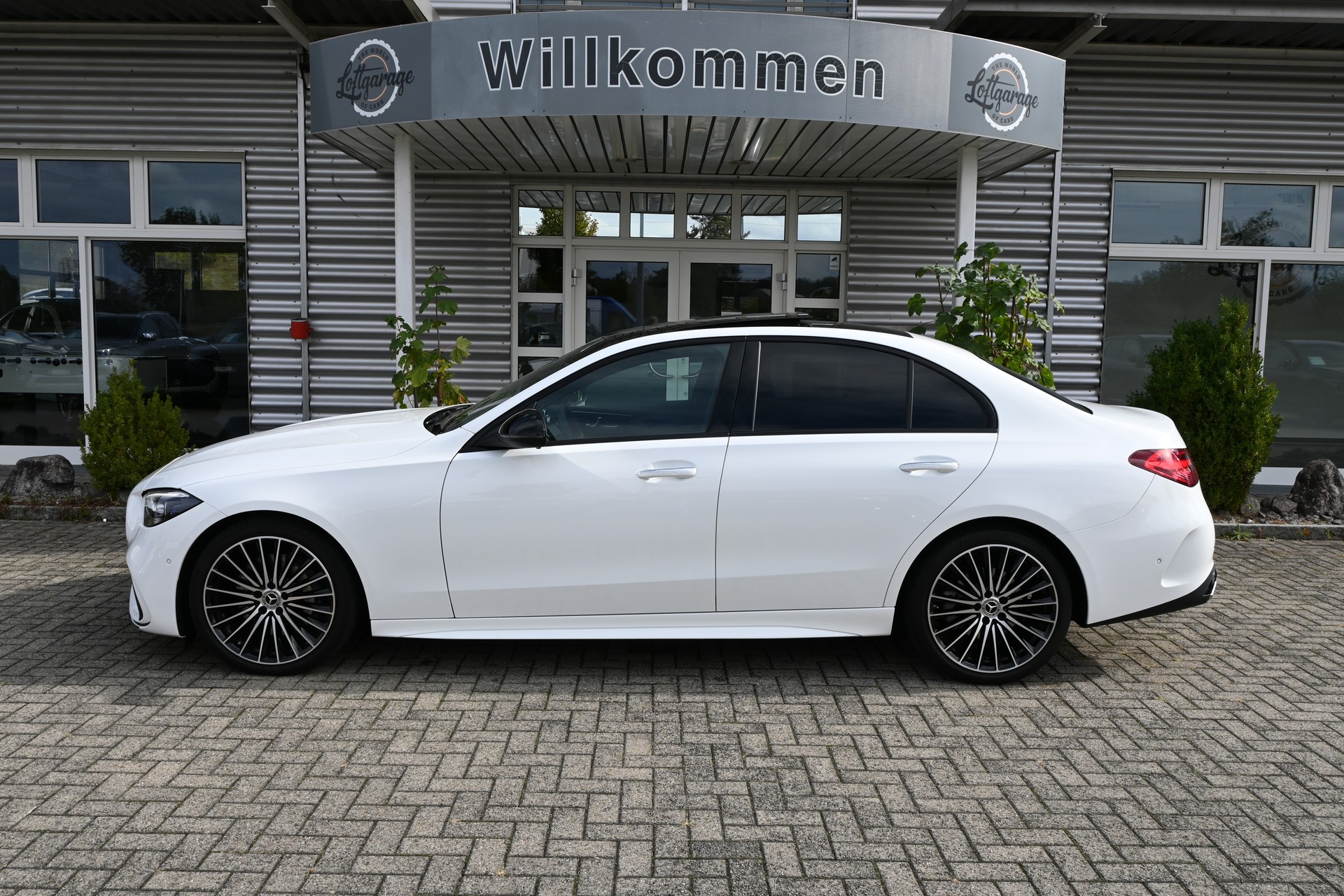MERCEDES-BENZ C 300 d AMG Line 4 Matic-image-5