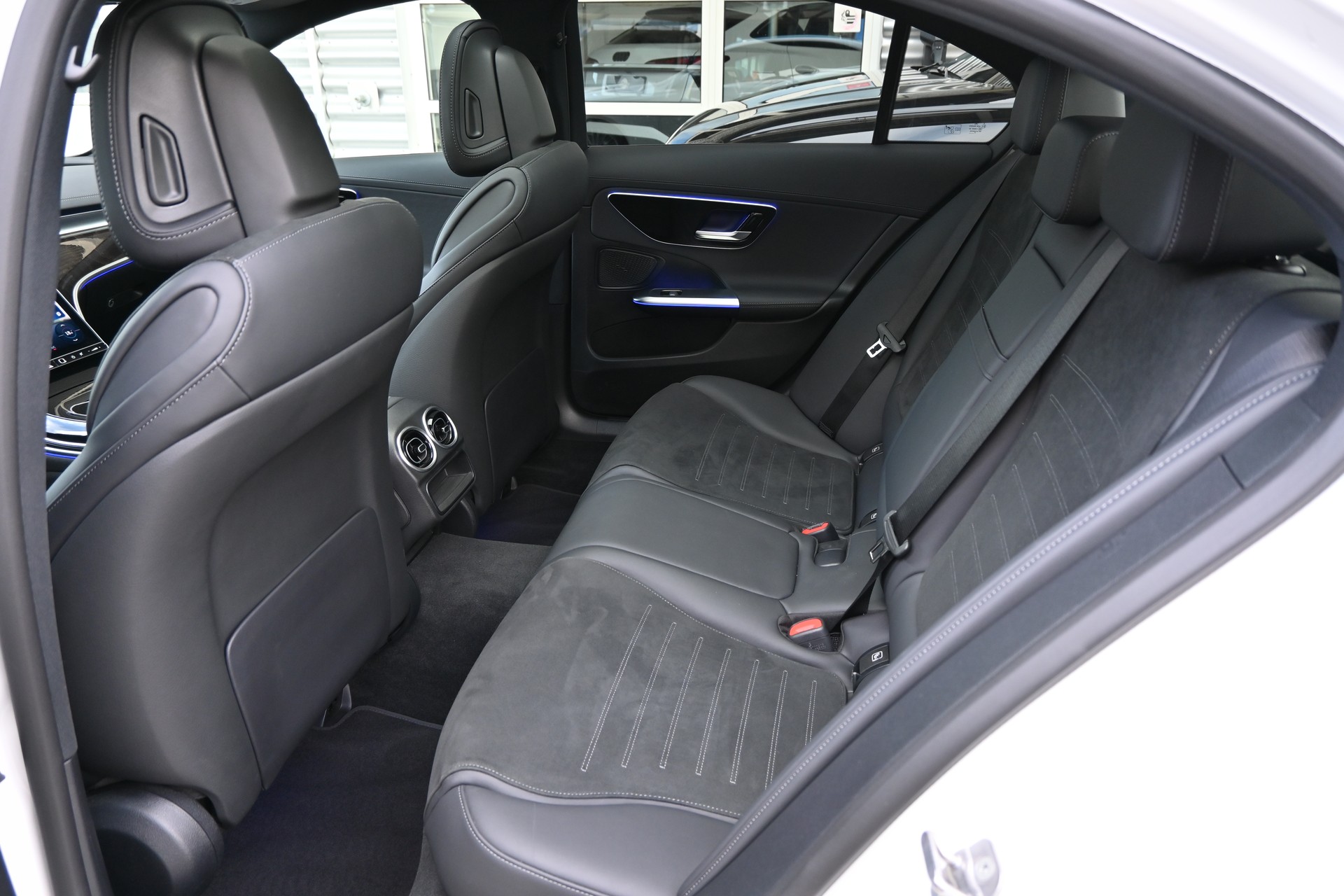MERCEDES-BENZ C 300 d AMG Line 4 Matic-image-13