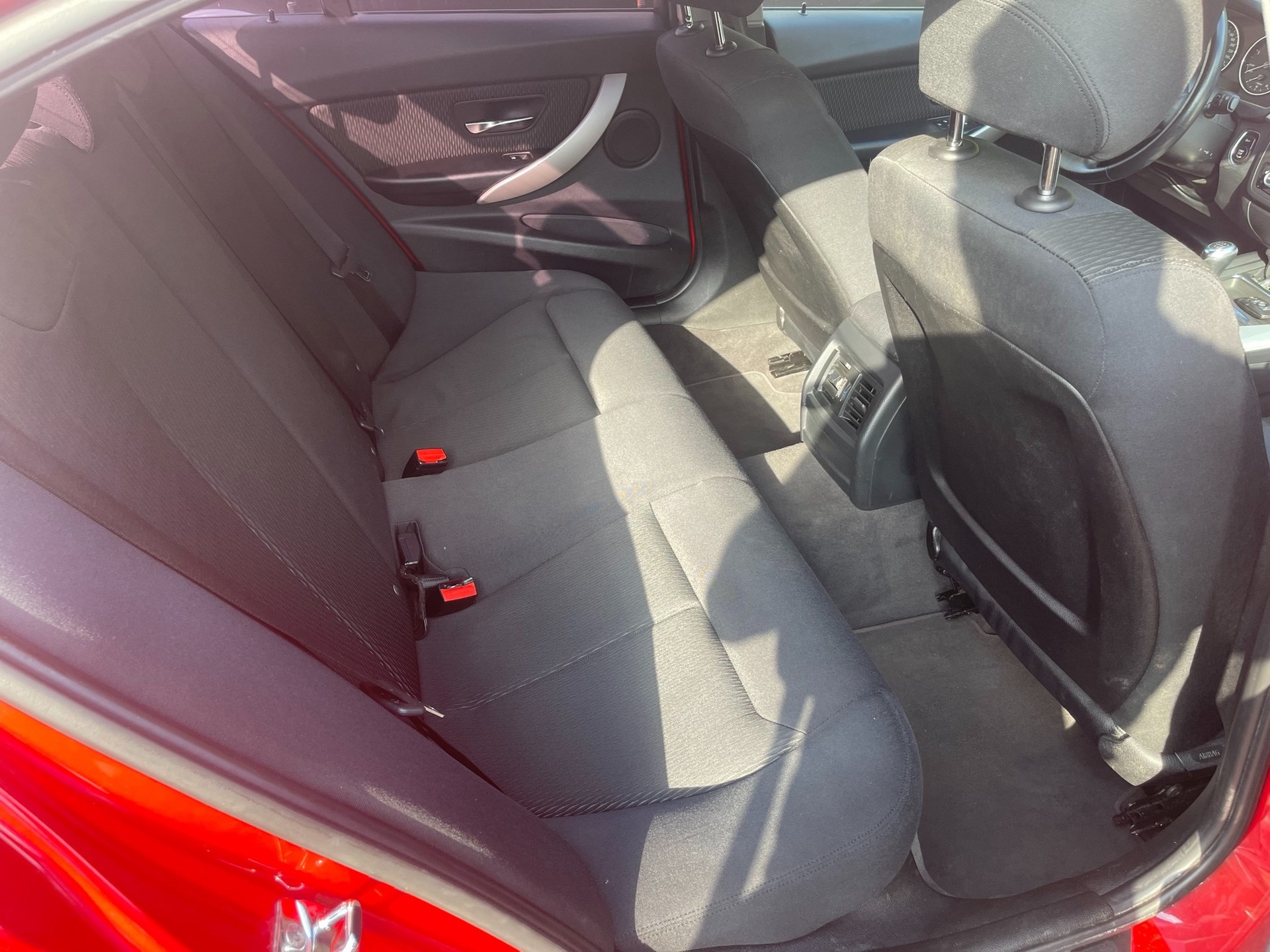 BMW 320d-image-10