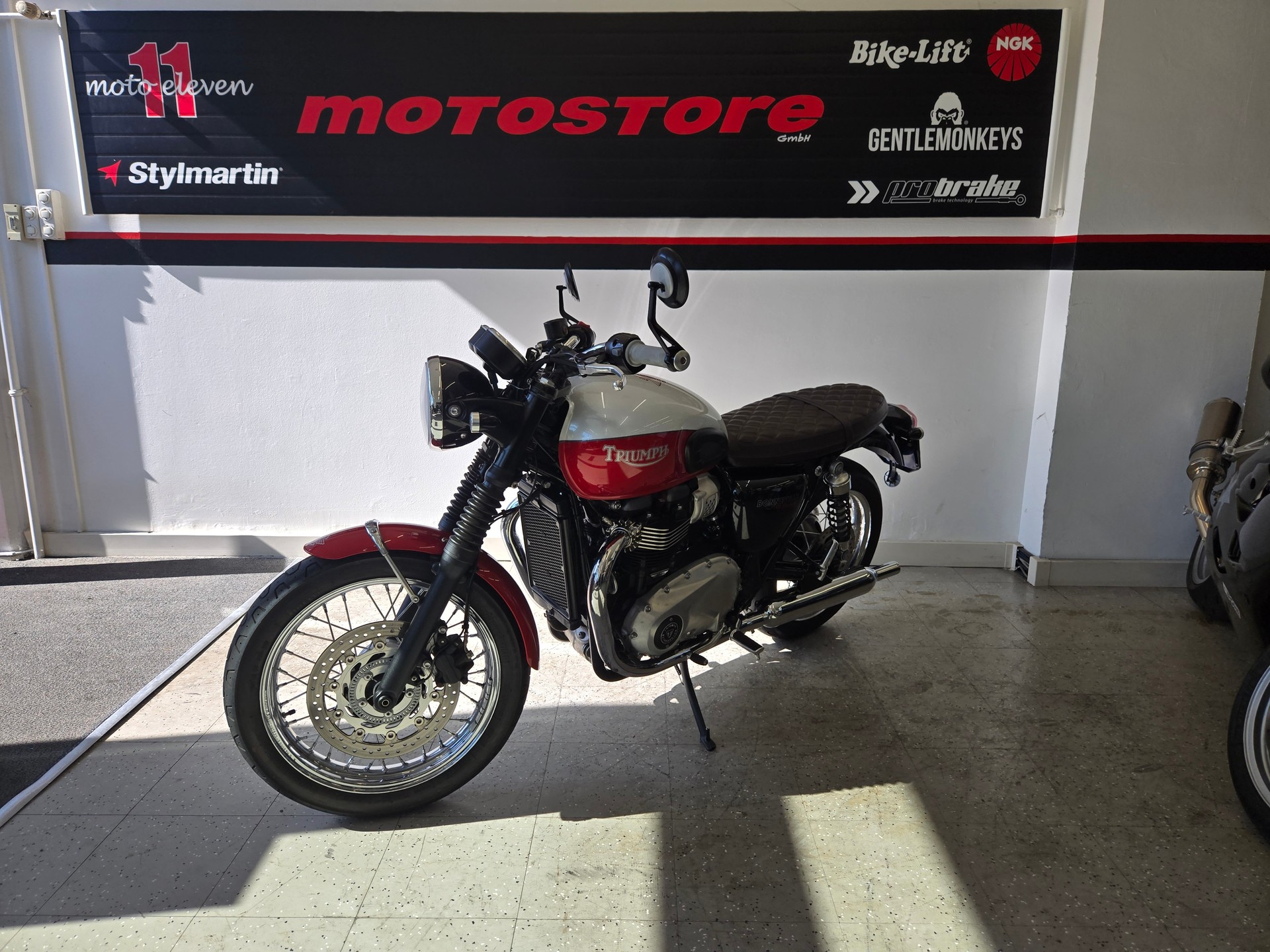 TRIUMPH Bonneville 900 T 100 ABS-image-4