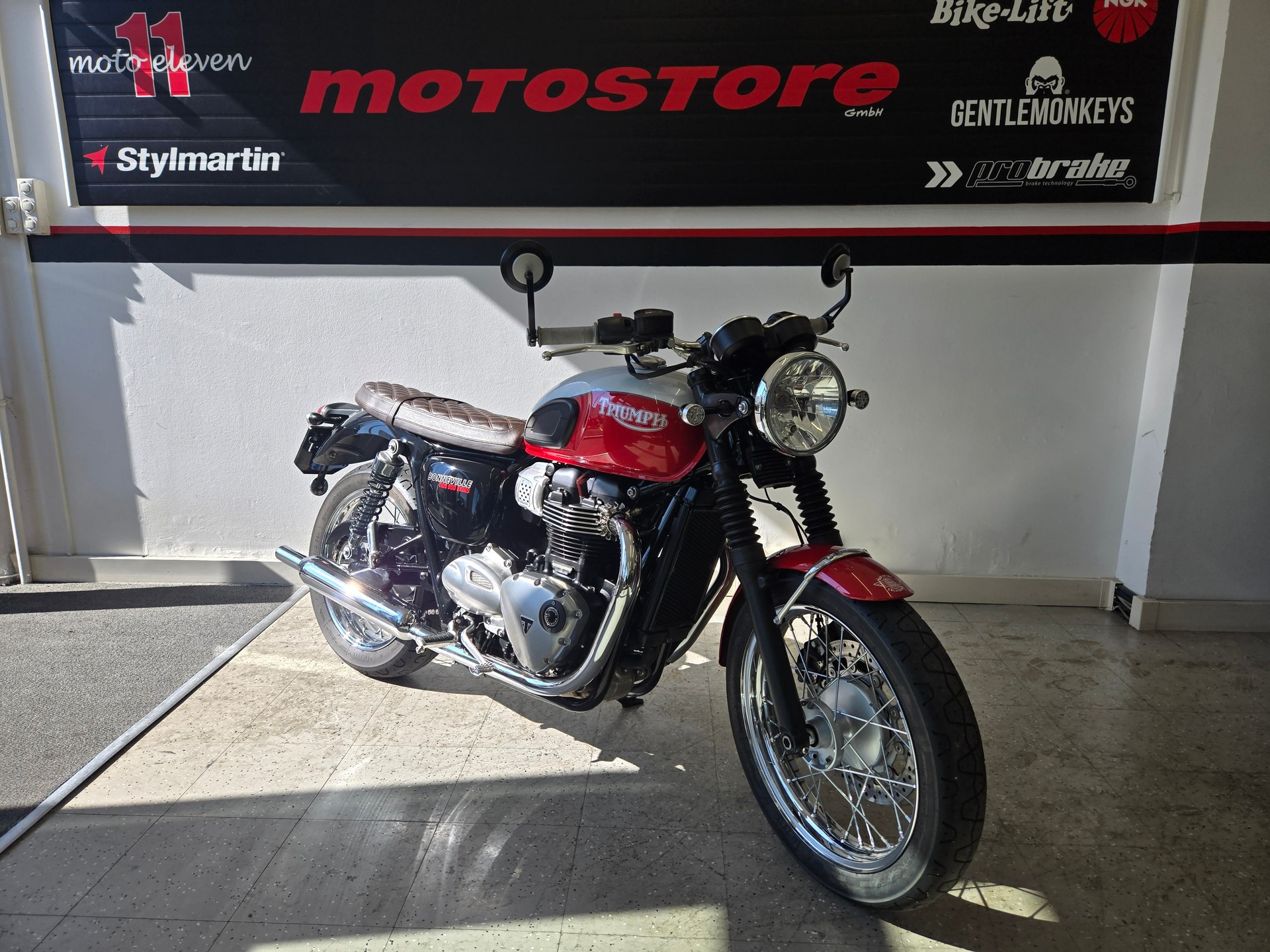 TRIUMPH Bonneville 900 T 100 ABS-image-1