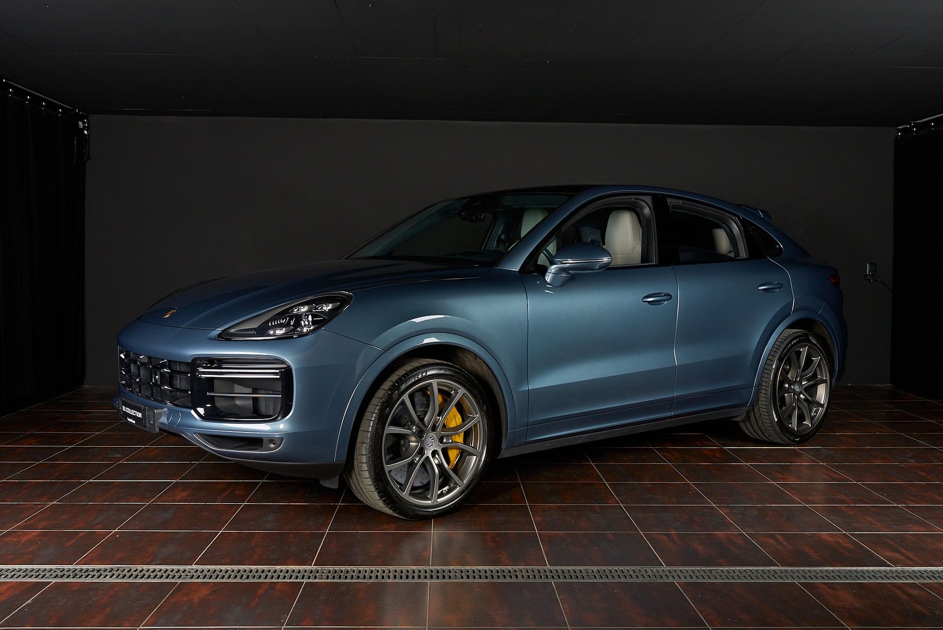 PORSCHE Cayenne Turbo-image-0