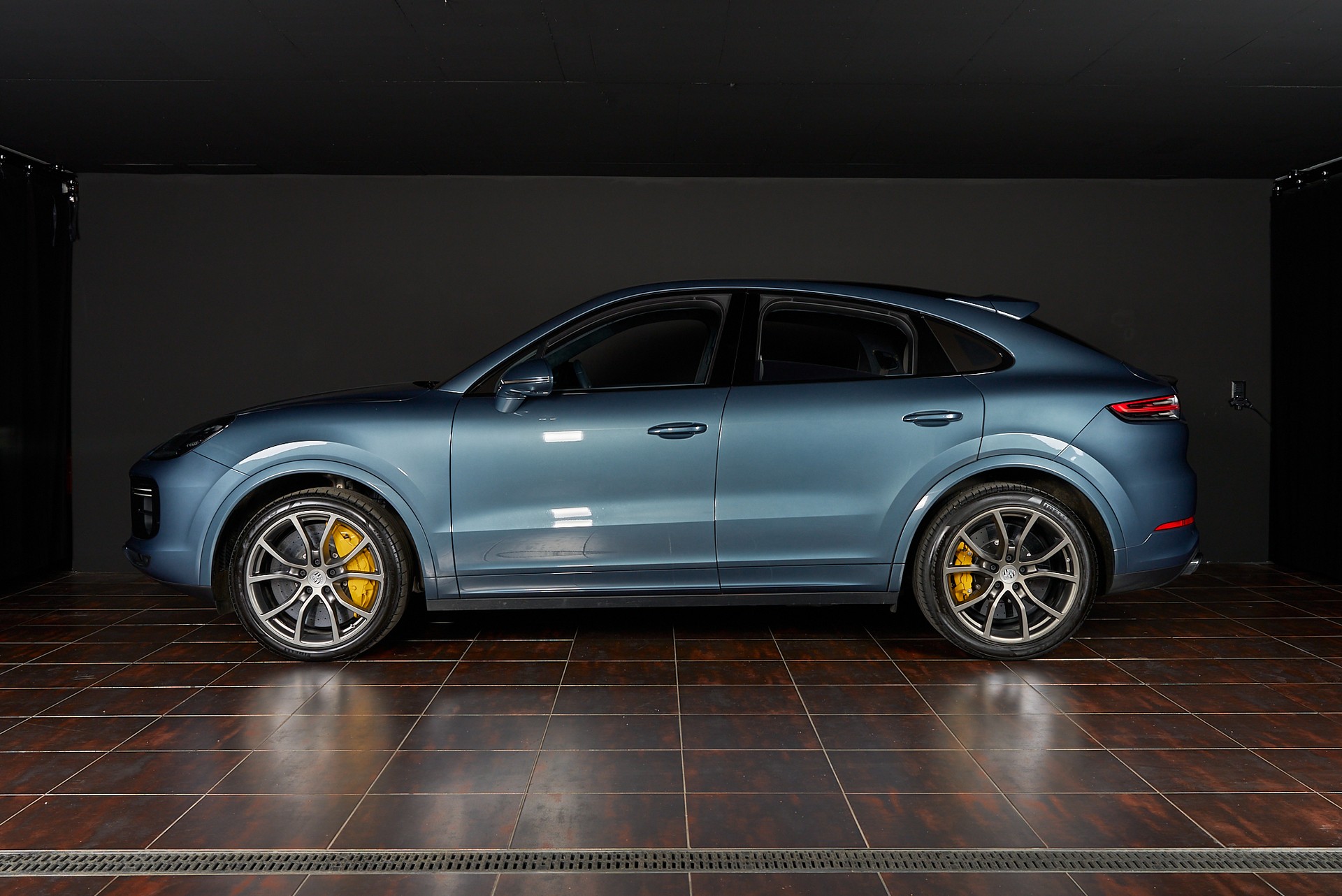 PORSCHE Cayenne Turbo-image-4