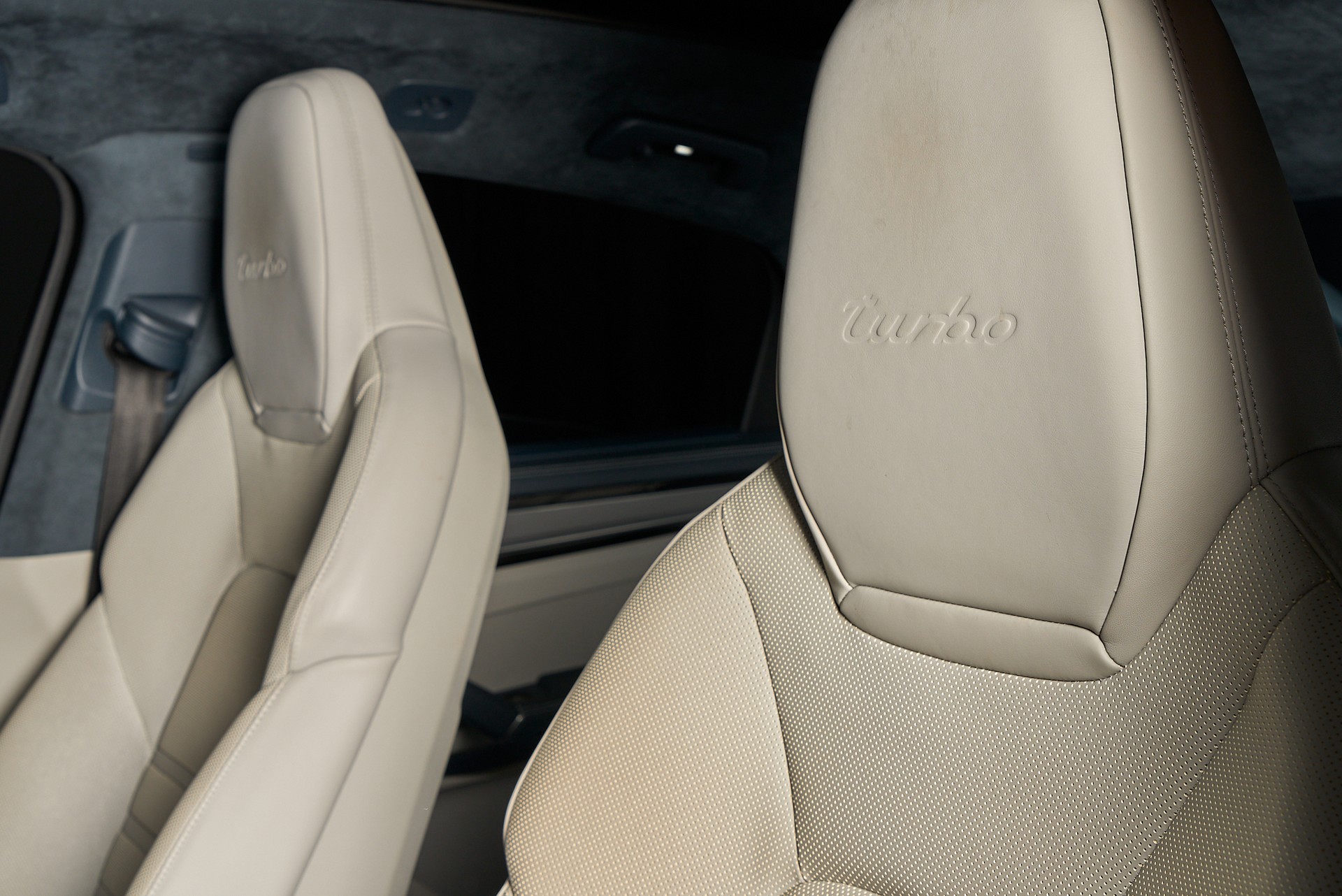 PORSCHE Cayenne Turbo-image-15