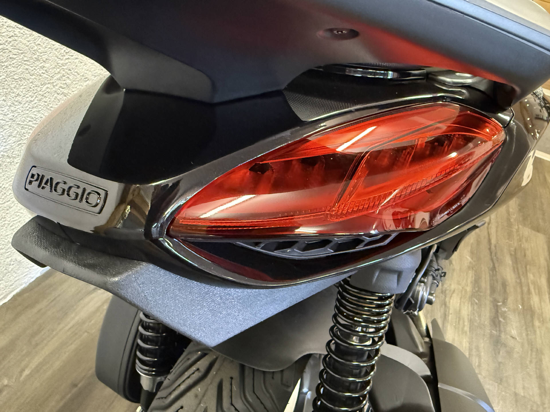 PIAGGIO Beverly 310 hpe ABS E5+-image-7