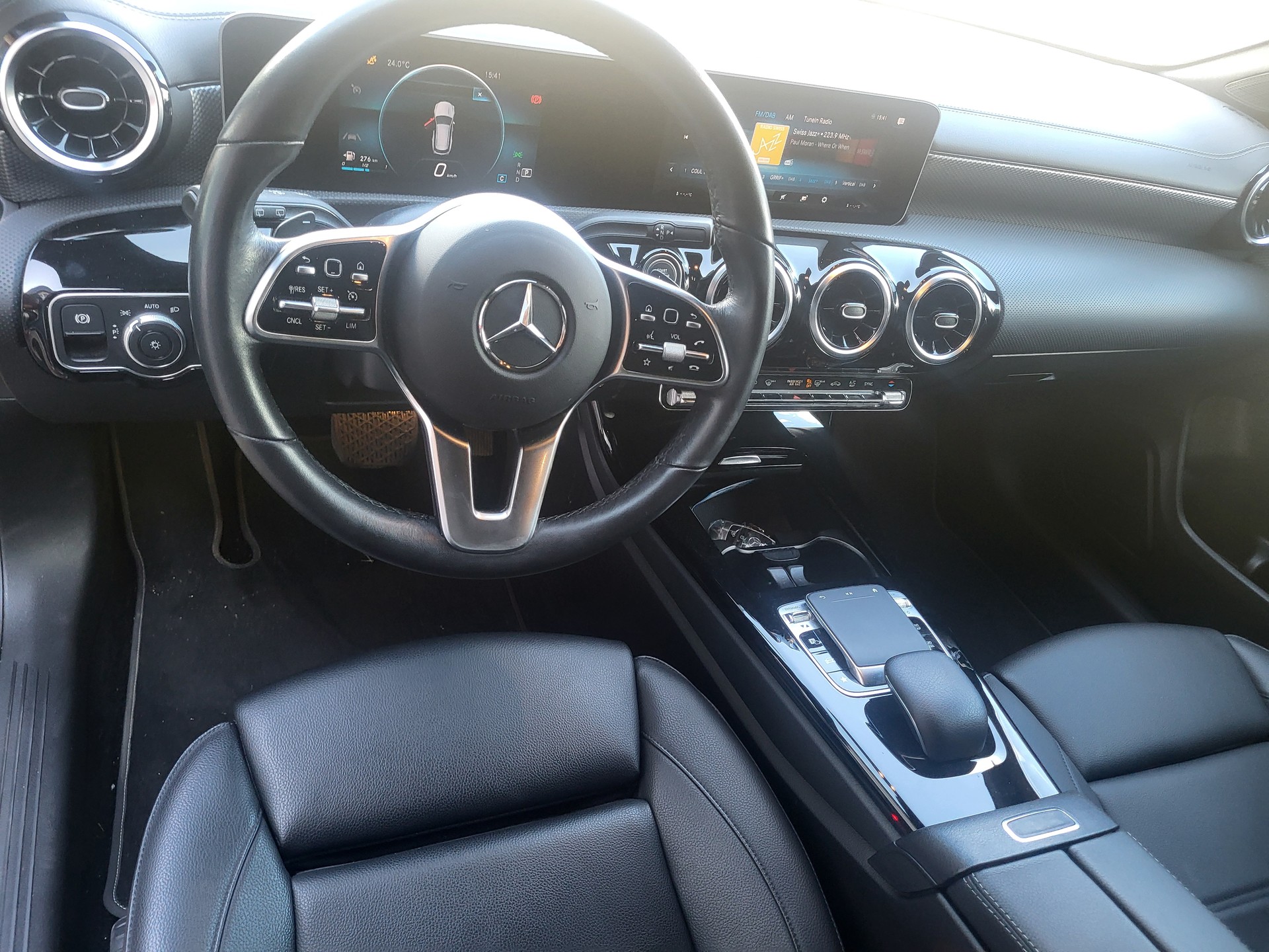 MERCEDES-BENZ CLA Shooting Brake 180 Progressive-image-5