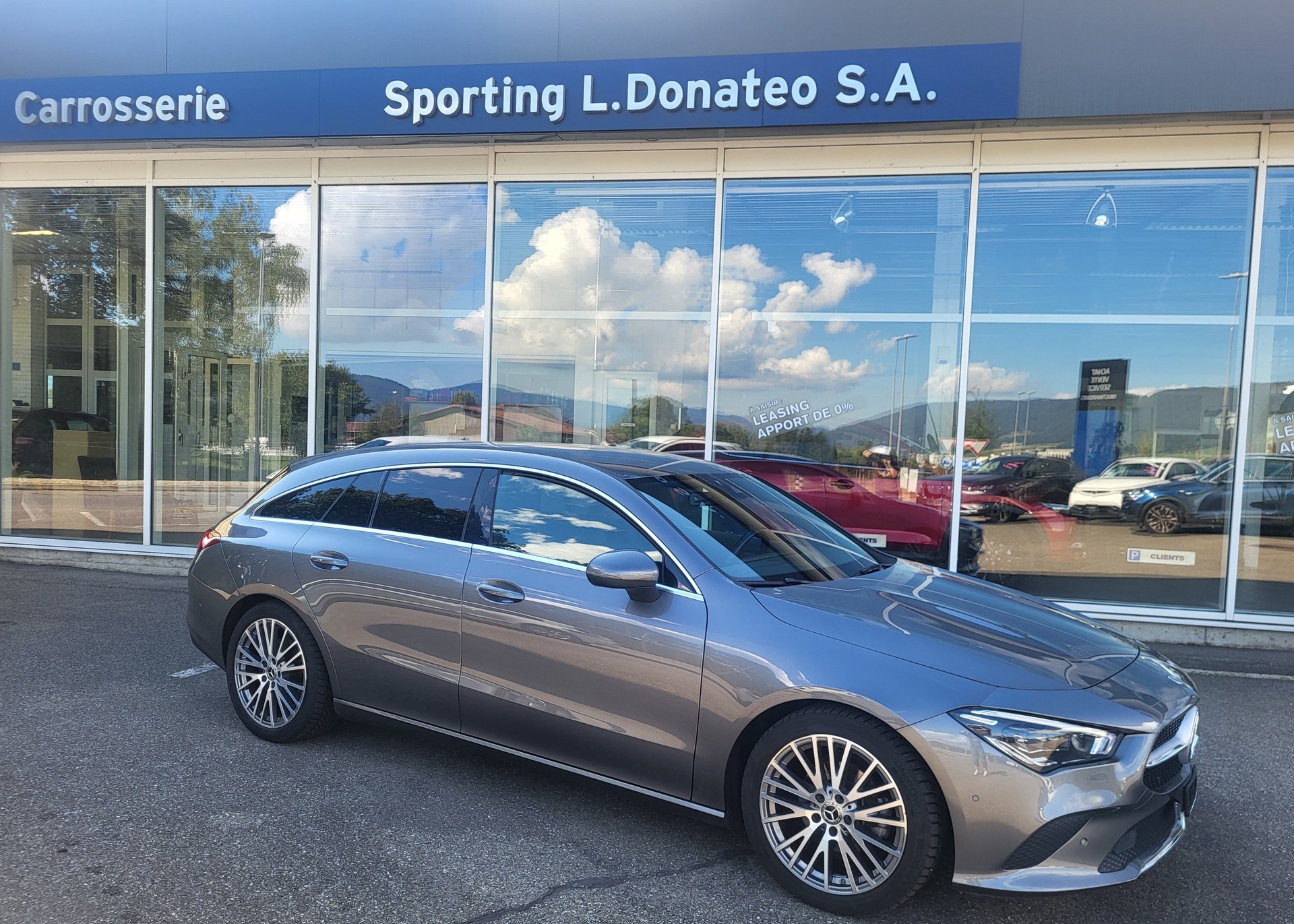 MERCEDES-BENZ CLA Shooting Brake 180 Progressive-image-1