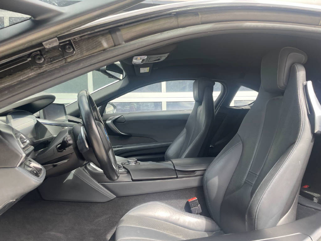 BMW i8 Coupé-image-7