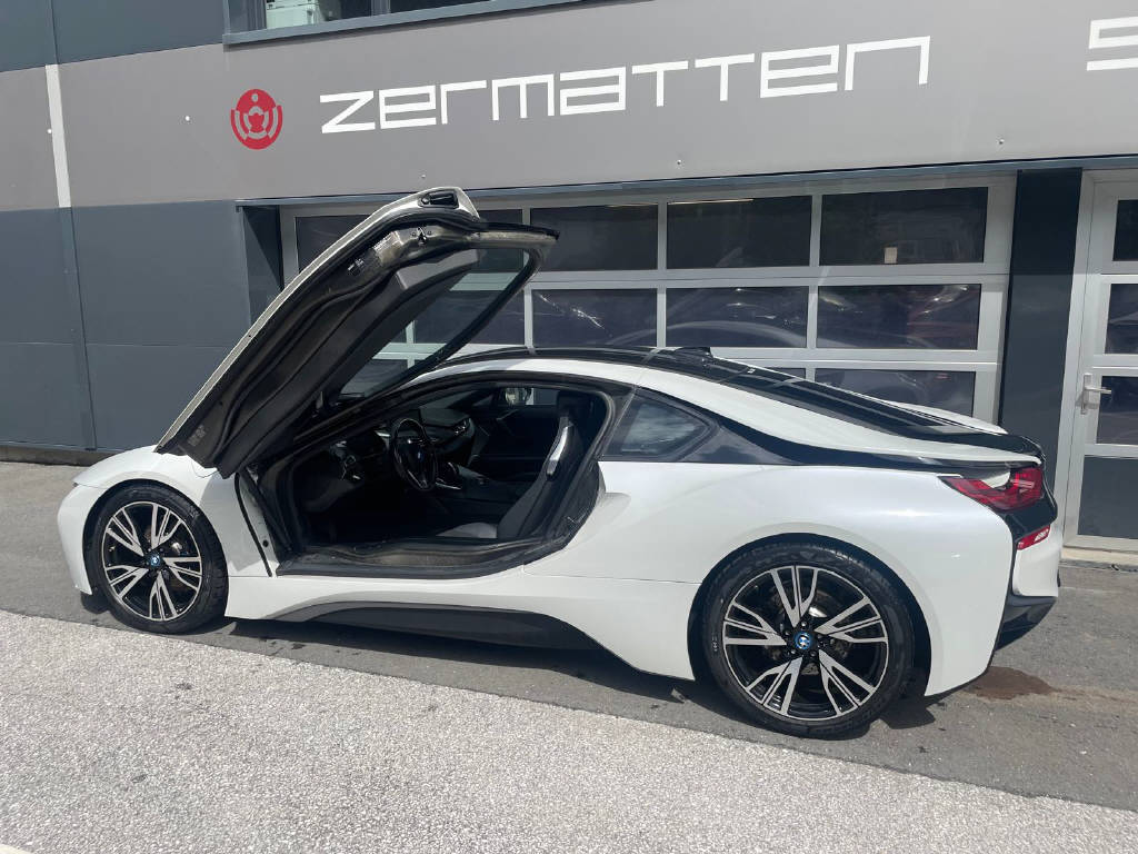 BMW i8 Coupé-showroom-element-3