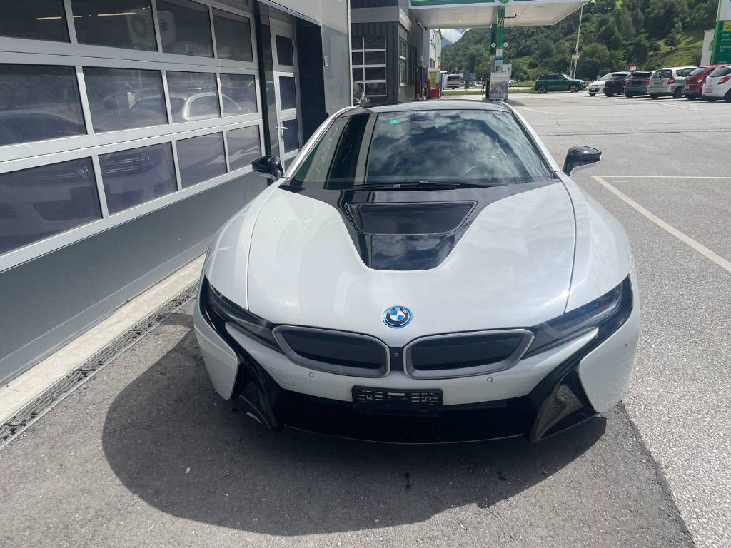 BMW i8 Coupé-showroom-element-2