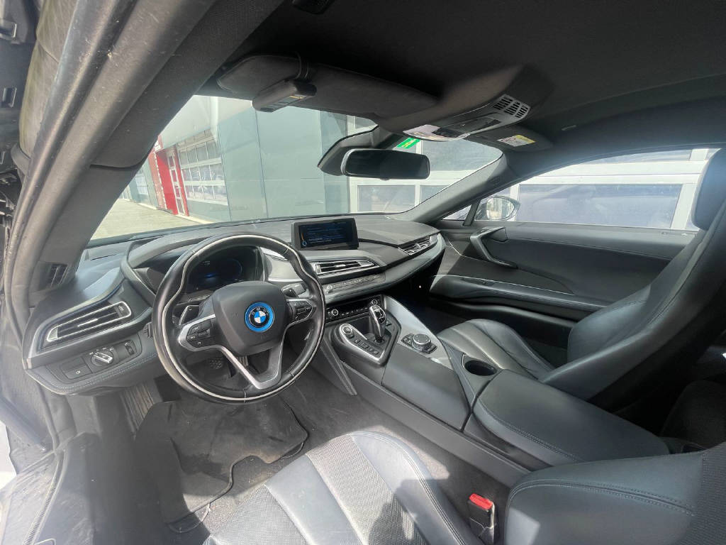 BMW i8 Coupé-image-6
