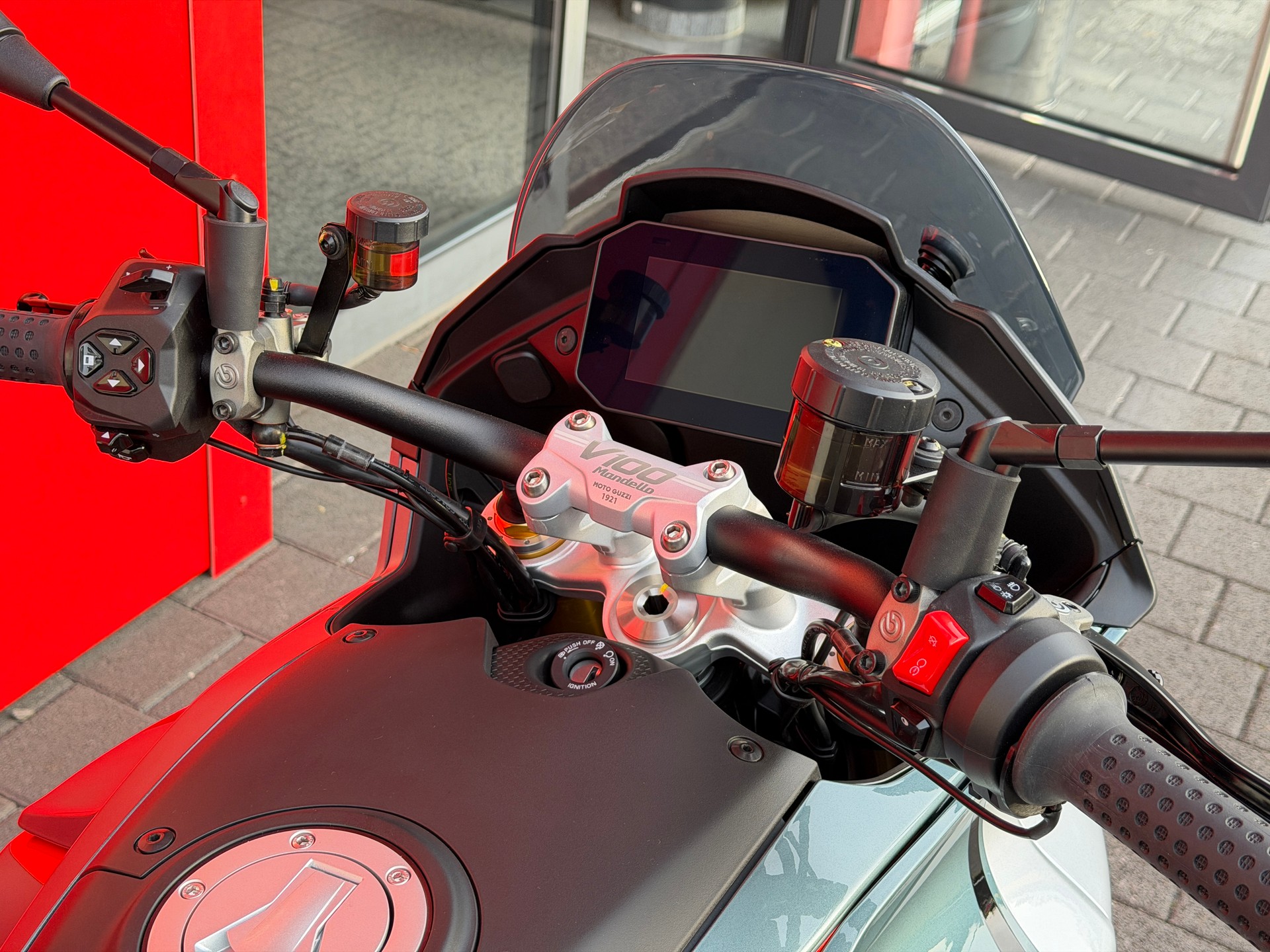 MOTO GUZZI V100 Mandello S E5+-image-7